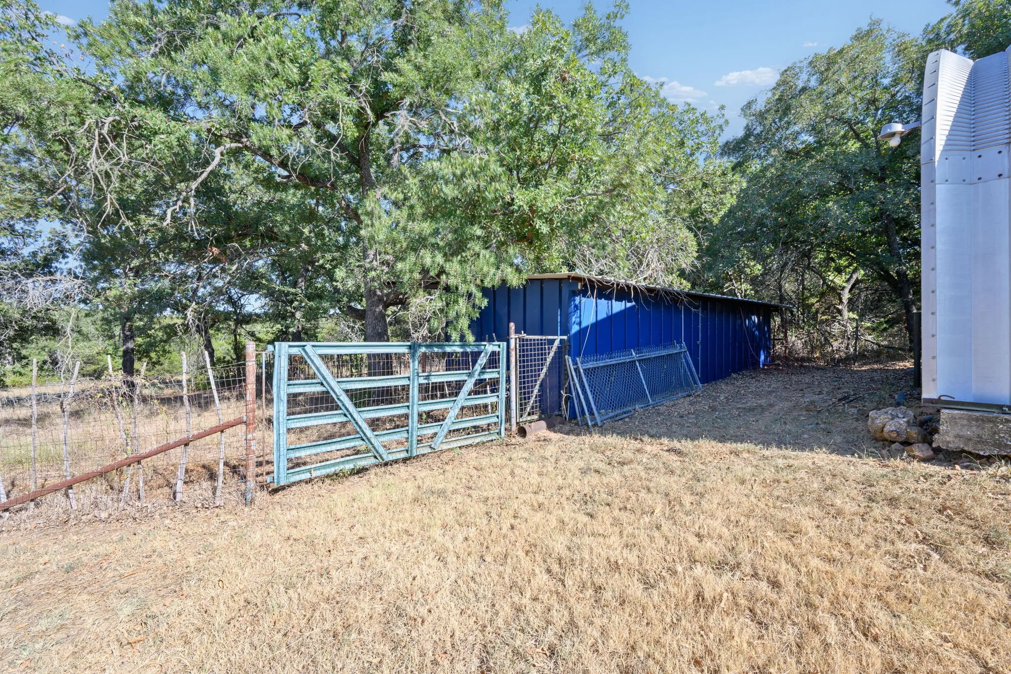 Mobile Home For Sale in Palo Pinto County , 365 Dusty Trail, Mineral Wells, Texas 76067, 4 Bedroom, 2 Bathroom, 2 Garage spaces, 2,128 Sqft, built in 1994, mls#21360480, Real Estate Agent in Mineral Wells, Homes For Sale in Palo Pinto county, Homes For Sale in Mineral Wells, Realtor in Mineral Wells Texas, Real Estate Brokerage Independent Realty Texas, Luminita Cordes Realtor