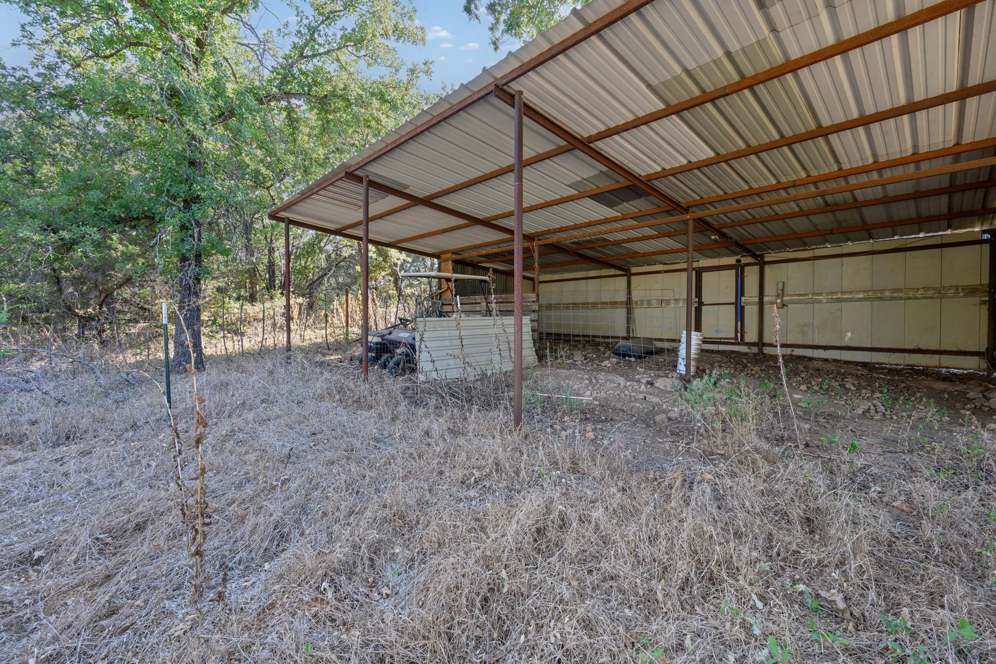 Mobile Home For Sale in Palo Pinto County , 365 Dusty Trail, Mineral Wells, Texas 76067, 4 Bedroom, 2 Bathroom, 2 Garage spaces, 2,128 Sqft, built in 1994, mls#21360480, Real Estate Agent in Mineral Wells, Homes For Sale in Palo Pinto county, Homes For Sale in Mineral Wells, Realtor in Mineral Wells Texas, Real Estate Brokerage Independent Realty Texas, Luminita Cordes Realtor