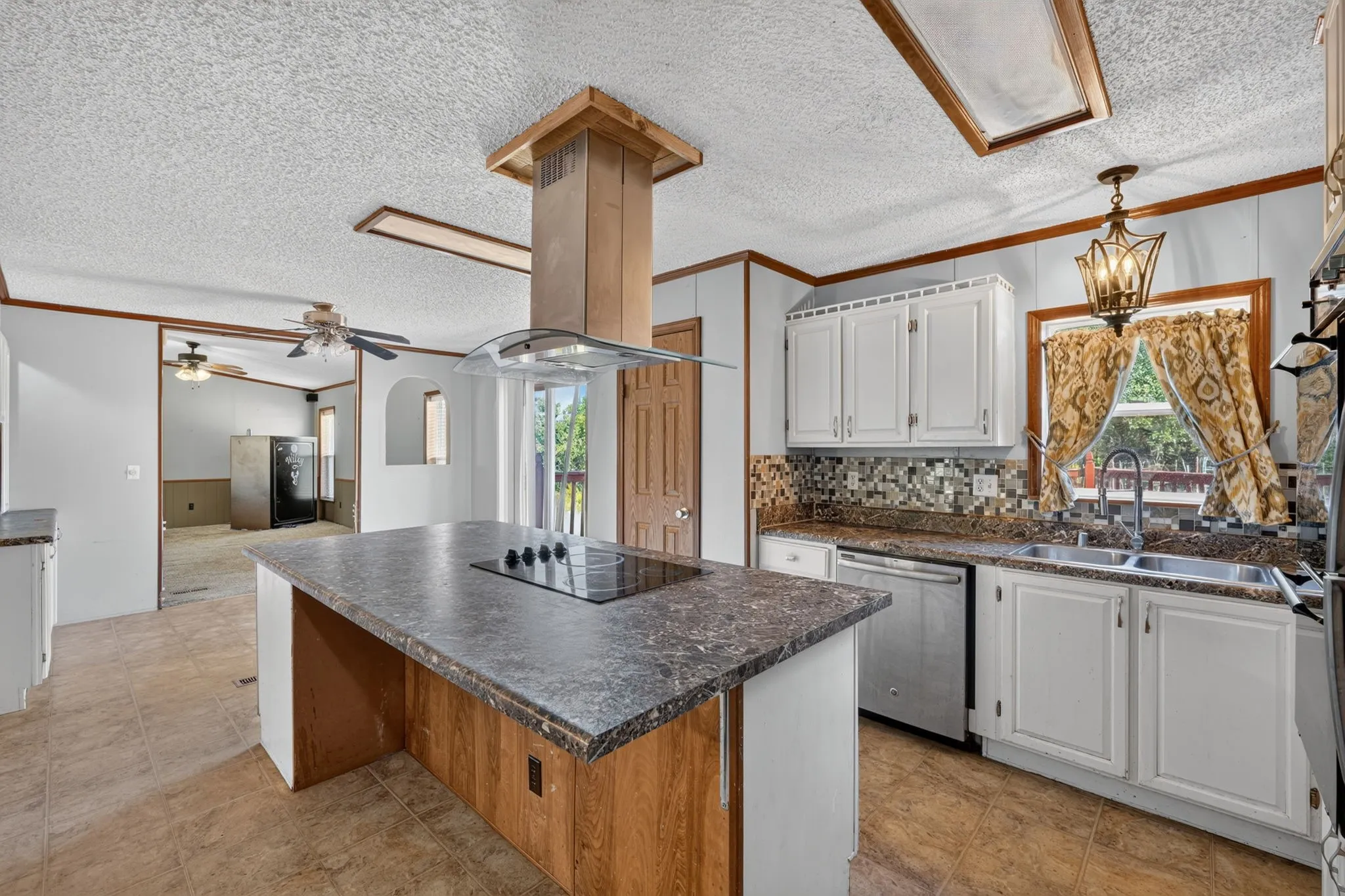 Mobile Home For Sale in Palo Pinto County , 365 Dusty Trail, Mineral Wells, Texas 76067, 4 Bedroom, 2 Bathroom, 2 Garage spaces, 2,128 Sqft, built in 1994, mls#21360480, Real Estate Agent in Mineral Wells, Homes For Sale in Palo Pinto county, Homes For Sale in Mineral Wells, Realtor in Mineral Wells Texas, Real Estate Brokerage Independent Realty Texas, Luminita Cordes Realtor