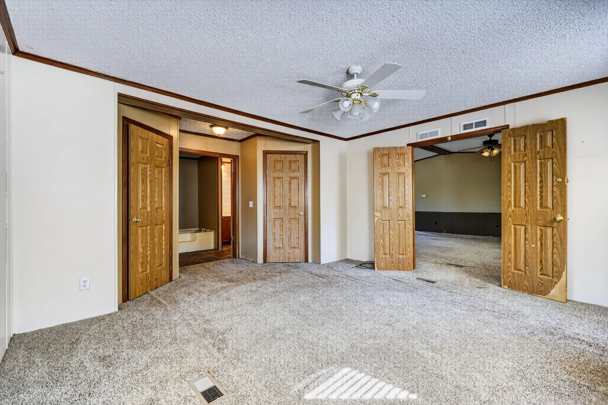 Mobile Home For Sale in Palo Pinto County , 365 Dusty Trail, Mineral Wells, Texas 76067, 4 Bedroom, 2 Bathroom, 2 Garage spaces, 2,128 Sqft, built in 1994, mls#21360480, Real Estate Agent in Mineral Wells, Homes For Sale in Palo Pinto county, Homes For Sale in Mineral Wells, Realtor in Mineral Wells Texas, Real Estate Brokerage Independent Realty Texas, Luminita Cordes Realtor