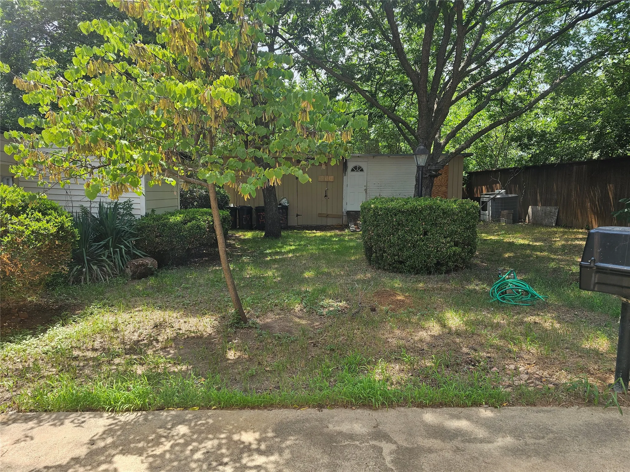 Single Family Residence For Rent in Denton County , 2515 Denison Street, Denton, Texas 76201, 3 Bedroom, 3 Bathroom, Garage spaces, 2,360 Sqft, built in 1965, mls#21361320, Real Estate Agent in Denton, Homes For Rent in Denton county, Homes For Rent in Denton, Realtor in Denton Texas, Real Estate Brokerage Independent Realty Texas, Luminita Cordes Realtor