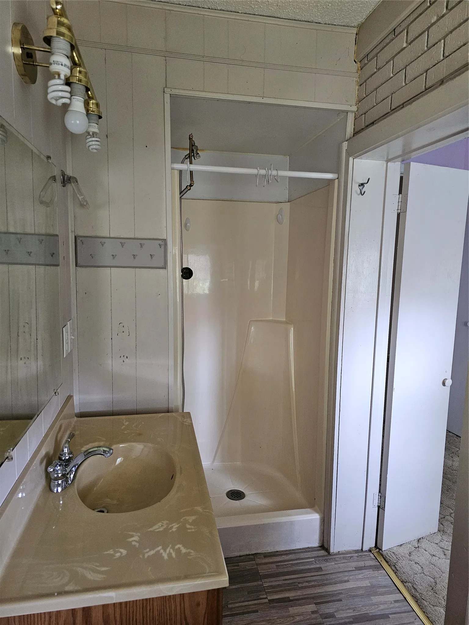Single Family Residence For Rent in Denton County , 2515 Denison Street, Denton, Texas 76201, 3 Bedroom, 3 Bathroom, Garage spaces, 2,360 Sqft, built in 1965, mls#21361320, Real Estate Agent in Denton, Homes For Rent in Denton county, Homes For Rent in Denton, Realtor in Denton Texas, Real Estate Brokerage Independent Realty Texas, Luminita Cordes Realtor