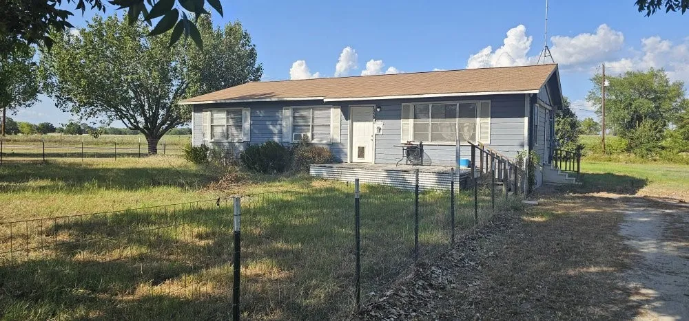 Single Family Residence For Sale in Van Zandt County , 4593 State Highway 110, Grand Saline, Texas 75140, 3 Bedroom, 1 Bathroom, Garage spaces, 1,232 Sqft, built in 1972, mls#21361292, Real Estate Agent in Grand Saline, Homes For Sale in Van Zandt county, Homes For Sale in Grand Saline, Realtor in Grand Saline Texas, Real Estate Brokerage Independent Realty Texas, Luminita Cordes Realtor