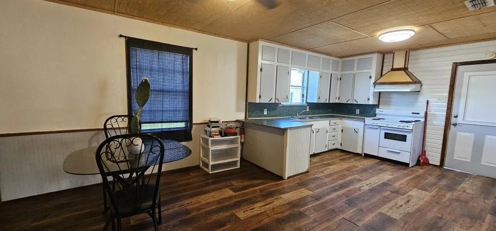 Single Family Residence For Sale in Van Zandt County , 4593 State Highway 110, Grand Saline, Texas 75140, 3 Bedroom, 1 Bathroom, Garage spaces, 1,232 Sqft, built in 1972, mls#21361292, Real Estate Agent in Grand Saline, Homes For Sale in Van Zandt county, Homes For Sale in Grand Saline, Realtor in Grand Saline Texas, Real Estate Brokerage Independent Realty Texas, Luminita Cordes Realtor