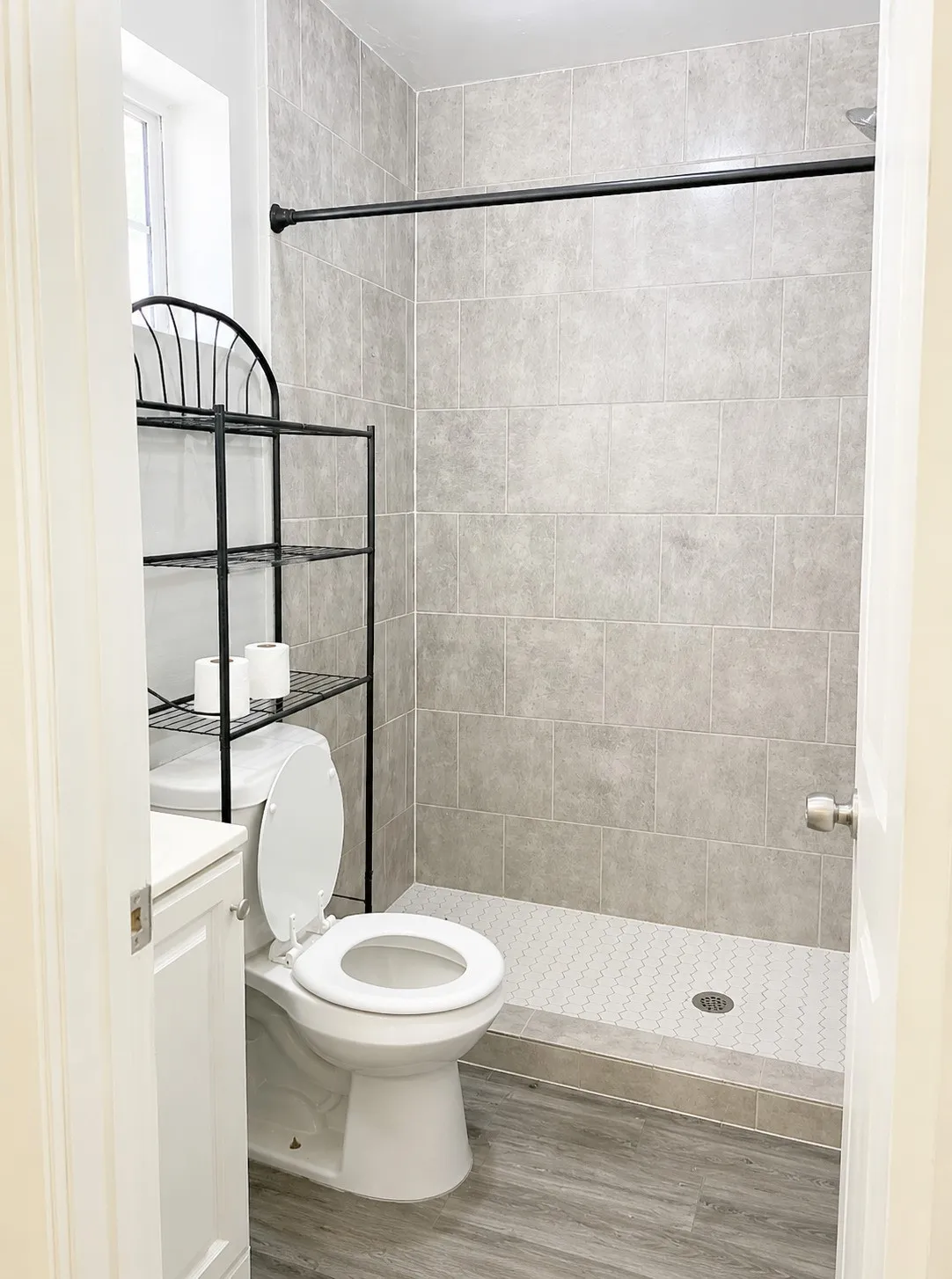 Single Family Residence For Rent in Tarrant County , 2016 Menefee Street, Arlington, Texas 76010, 4 Bedroom, 2 Bathroom, 1 Garage spaces, 1,864 Sqft, built in 1956, mls#21360618, Real Estate Agent in Arlington, Homes For Rent in Tarrant county, Homes For Rent in Arlington, Realtor in Arlington Texas, Real Estate Brokerage Independent Realty Texas, Luminita Cordes Realtor