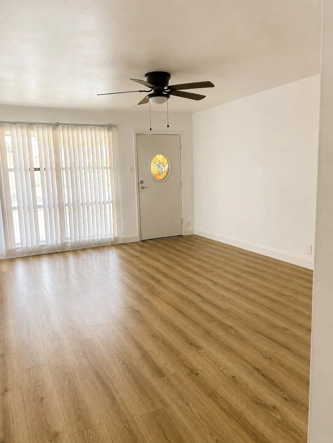 Single Family Residence For Rent in Tarrant County , 2016 Menefee Street, Arlington, Texas 76010, 4 Bedroom, 2 Bathroom, 1 Garage spaces, 1,864 Sqft, built in 1956, mls#21360618, Real Estate Agent in Arlington, Homes For Rent in Tarrant county, Homes For Rent in Arlington, Realtor in Arlington Texas, Real Estate Brokerage Independent Realty Texas, Luminita Cordes Realtor