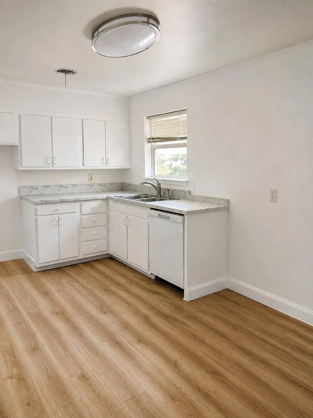 Single Family Residence For Rent in Tarrant County , 2016 Menefee Street, Arlington, Texas 76010, 4 Bedroom, 2 Bathroom, 1 Garage spaces, 1,864 Sqft, built in 1956, mls#21360618, Real Estate Agent in Arlington, Homes For Rent in Tarrant county, Homes For Rent in Arlington, Realtor in Arlington Texas, Real Estate Brokerage Independent Realty Texas, Luminita Cordes Realtor