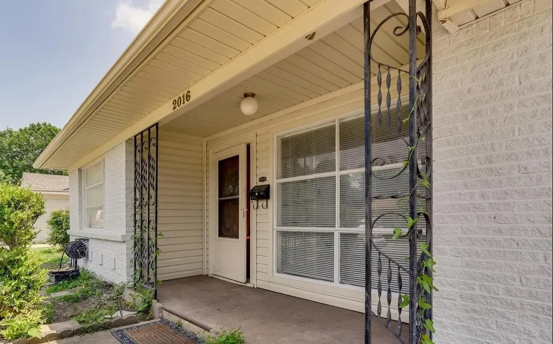 Single Family Residence For Rent in Tarrant County , 2016 Menefee Street, Arlington, Texas 76010, 4 Bedroom, 2 Bathroom, 1 Garage spaces, 1,864 Sqft, built in 1956, mls#21360618, Real Estate Agent in Arlington, Homes For Rent in Tarrant county, Homes For Rent in Arlington, Realtor in Arlington Texas, Real Estate Brokerage Independent Realty Texas, Luminita Cordes Realtor