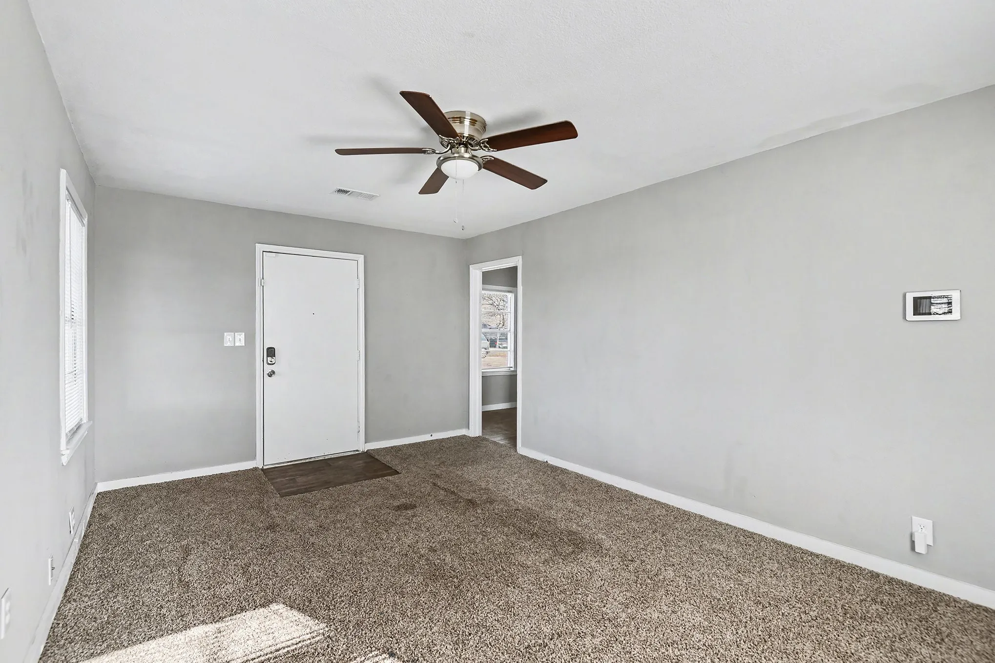 Single Family Residence For Rent in Tarrant County , 5129 Penrod Court, River Oaks, Texas 76114, 2 Bedroom, 1 Bathroom, Garage spaces, 810 Sqft, built in 1943, mls#21361326, Real Estate Agent in River Oaks, Homes For Rent in Tarrant county, Homes For Rent in River Oaks, Realtor in River Oaks Texas, Real Estate Brokerage Independent Realty Texas, Luminita Cordes Realtor