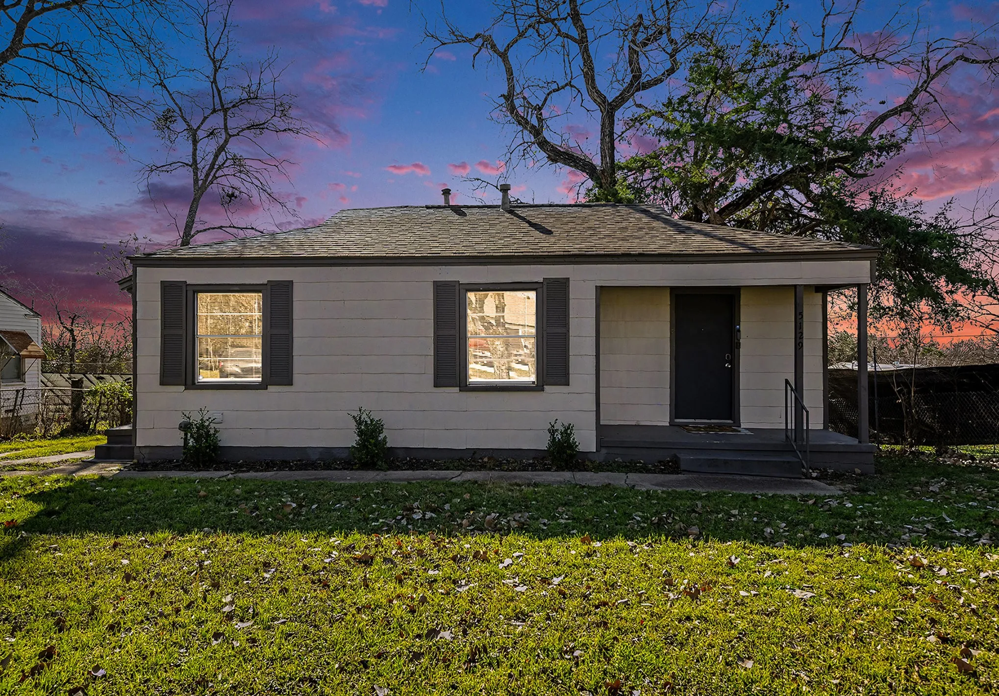 Single Family Residence For Rent in Tarrant County , 5129 Penrod Court, River Oaks, Texas 76114, 2 Bedroom, 1 Bathroom, Garage spaces, 810 Sqft, built in 1943, mls#21361326, Real Estate Agent in River Oaks, Homes For Rent in Tarrant county, Homes For Rent in River Oaks, Realtor in River Oaks Texas, Real Estate Brokerage Independent Realty Texas, Luminita Cordes Realtor