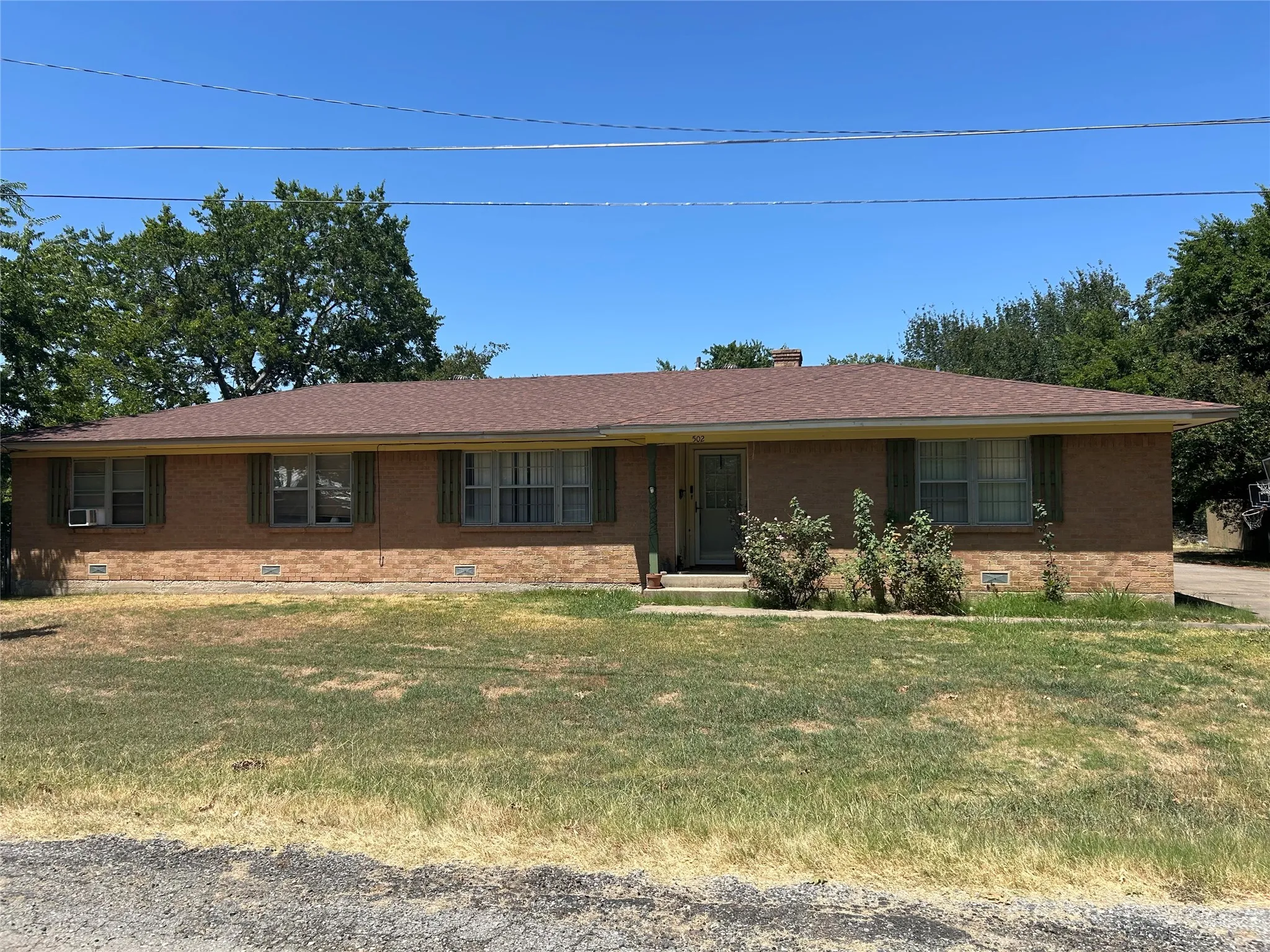 Single Family Residence For Sale in Fannin County , 502 W Wrenn Street, Savoy, Texas 75479, 3 Bedroom, 2 Bathroom, 2 Garage spaces, 1,864 Sqft, built in 1964, mls#21354780, Real Estate Agent in Savoy, Homes For Sale in Fannin county, Homes For Sale in Savoy, Realtor in Savoy Texas, Real Estate Brokerage Independent Realty Texas, Luminita Cordes Realtor