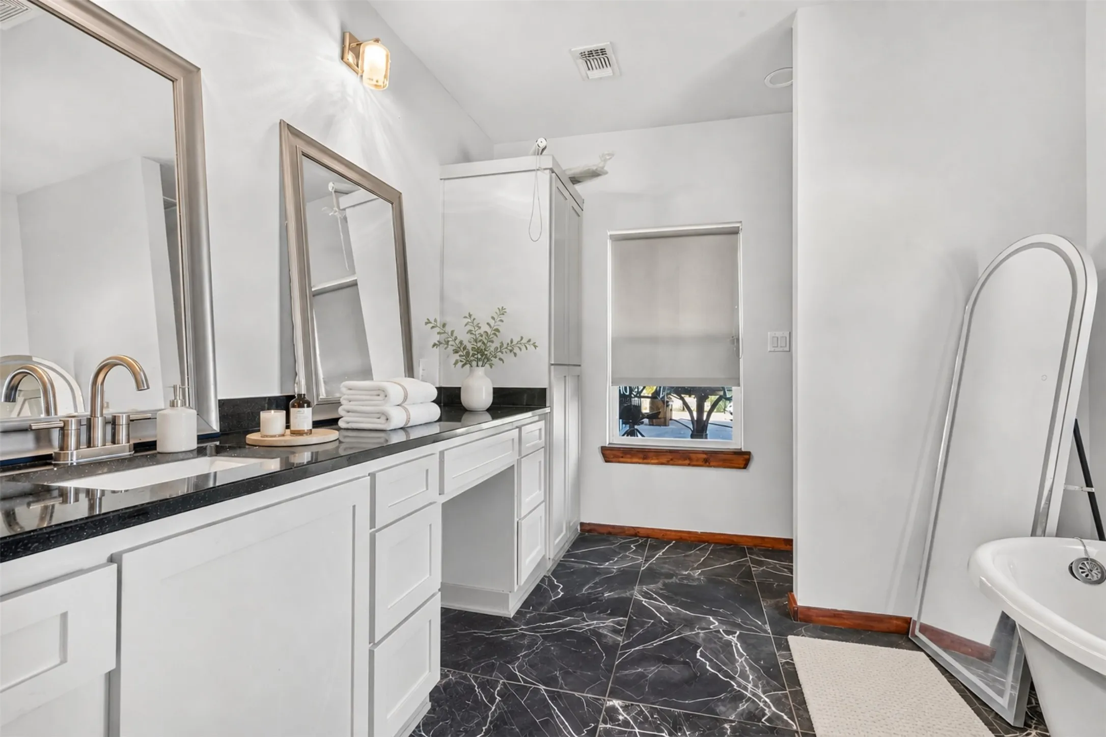 Single Family Residence For Sale in Collin County , 3740 County Road 494, Princeton, Texas 75407, 4 Bedroom, 4 Bathroom, Garage spaces, 2,843 Sqft, built in 2022, mls#21361336, Real Estate Agent in Princeton, Homes For Sale in Collin county, Homes For Sale in Princeton, Realtor in Princeton Texas, Real Estate Brokerage Independent Realty Texas, Luminita Cordes Realtor