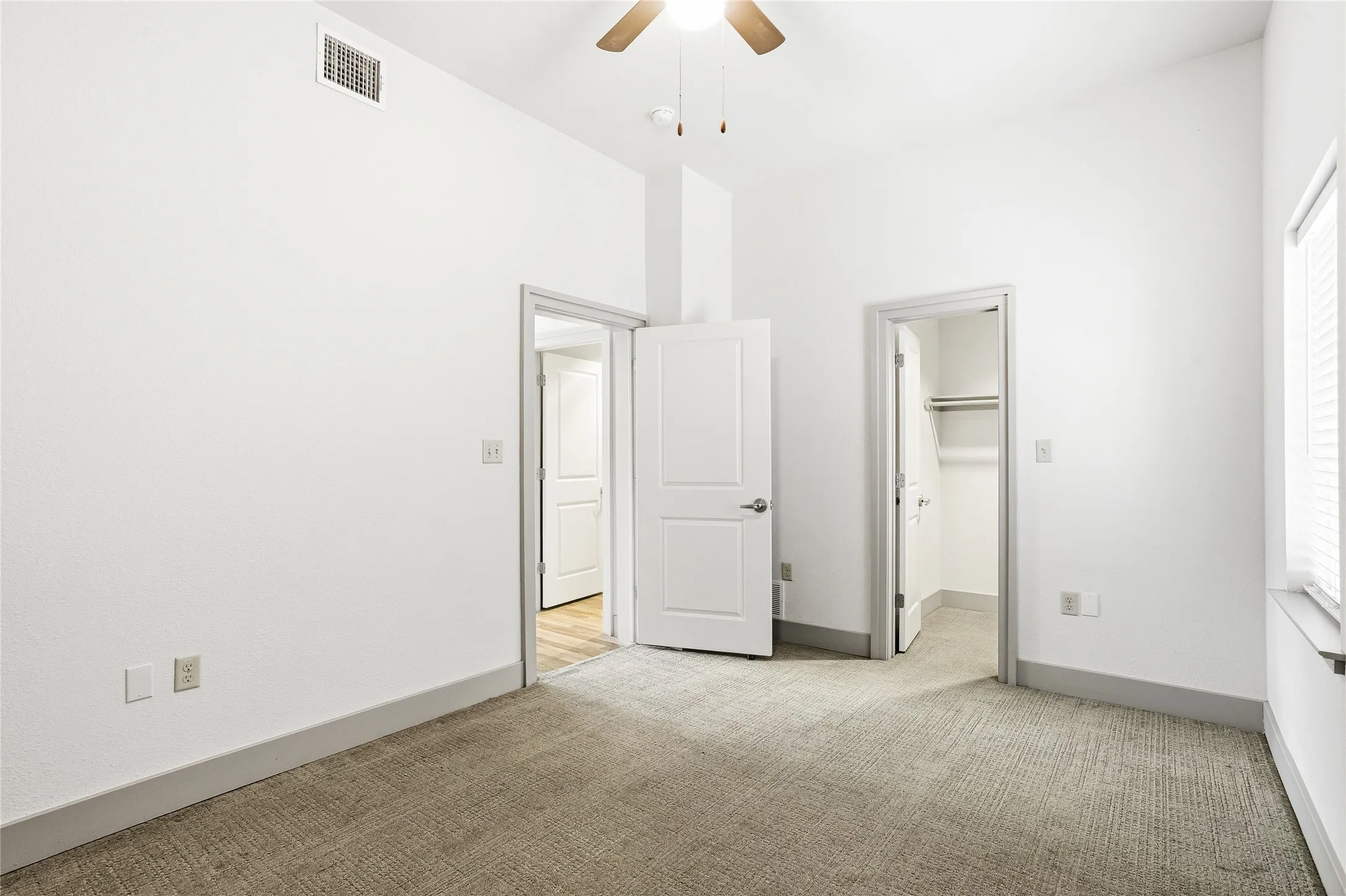 Apartment For Rent in Tarrant County , 1124 Galveston Avenue B, Fort Worth, Texas 76104, 1 Bedroom, 1 Bathroom, Garage spaces, 762 Sqft, built in 2016, Price $1,475, mls#21361333, Real Estate Agent in Fort Worth, Homes For Rent in Tarrant county, Homes For Rent in Fort Worth, Realtor in Fort Worth Texas, Real Estate Brokerage Independent Realty Texas, Luminita Cordes Realtor