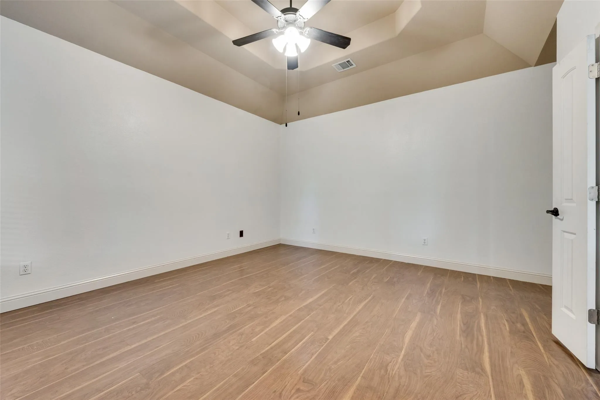 Single Family Residence For Sale in Tarrant County , 8033 Branch Hollow Trail, Fort Worth, Texas 76123, 4 Bedroom, 2 Bathroom, 2 Garage spaces, 2,054 Sqft, built in 2008, mls#21359811, Real Estate Agent in Fort Worth, Homes For Sale in Tarrant county, Homes For Sale in Fort Worth, Realtor in Fort Worth Texas, Real Estate Brokerage Independent Realty Texas, Luminita Cordes Realtor