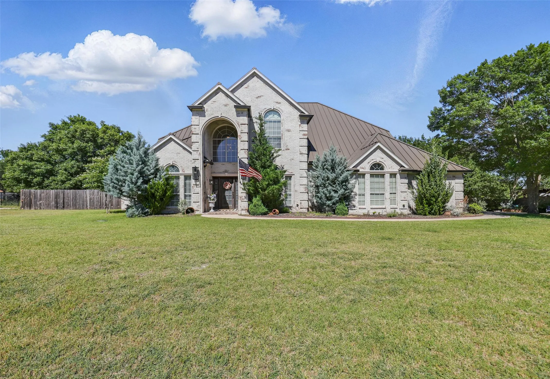 Single Family Residence For Sale in Parker County , 3404 Creek Crossing Drive, Weatherford, Texas 76087, 5 Bedroom, 4 Bathroom, 3 Garage spaces, 3,694 Sqft, built in 2004, mls#21346286, Real Estate Agent in Weatherford, Homes For Sale in Parker county, Homes For Sale in Weatherford, Realtor in Weatherford Texas, Real Estate Brokerage Independent Realty Texas, Luminita Cordes Realtor