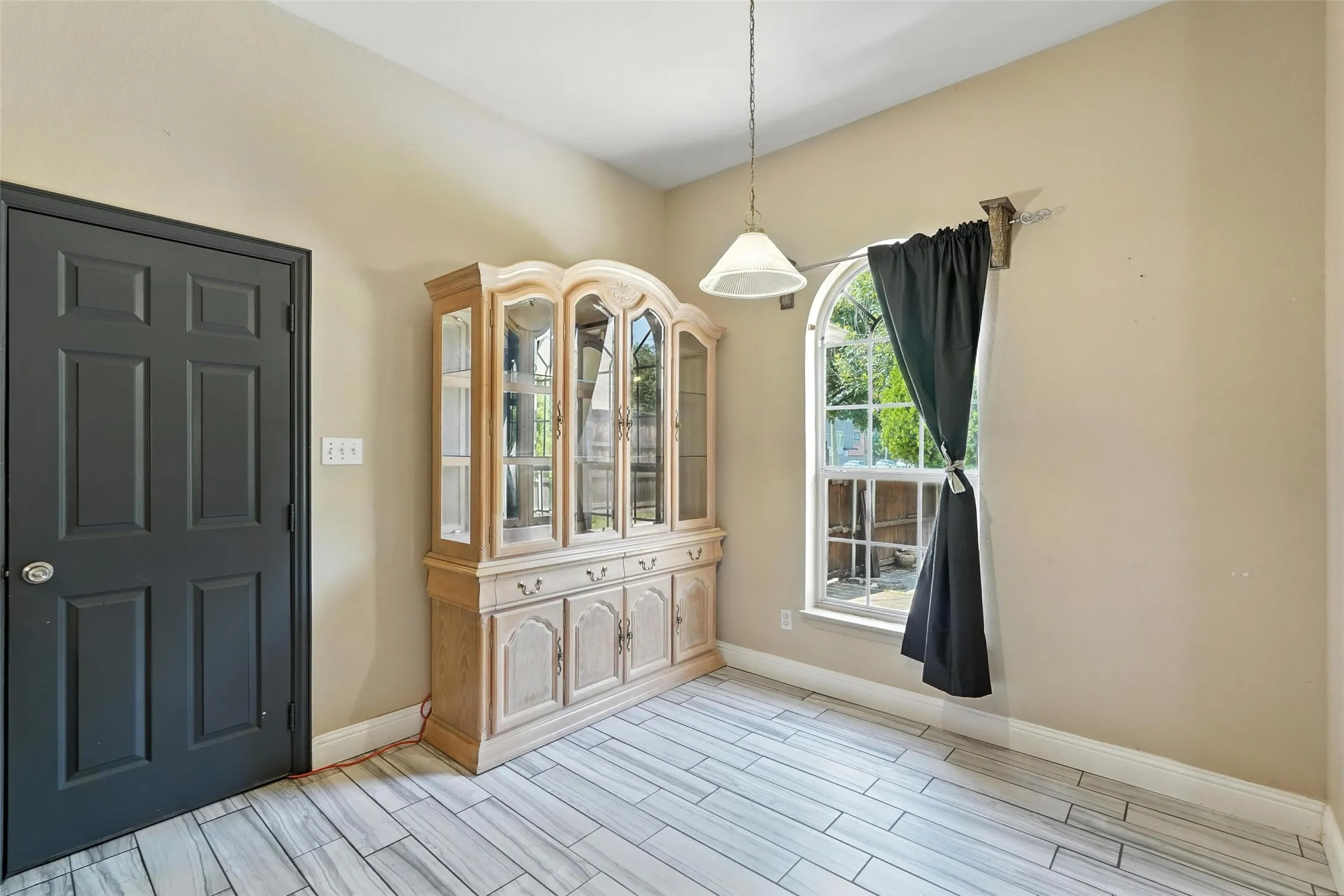 Unfurnished dining area featuring baseboards and wood tiled floors