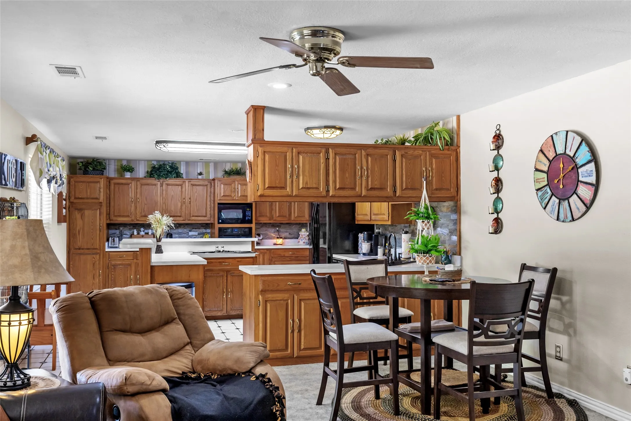 Single Family Residence For Sale in Rains County , 4886 White Rock, Lone Oak, Texas 75453, 3 Bedroom, 2 Bathroom, Garage spaces, 2,559 Sqft, built in 1993, Price $900,000, mls#21361159, Real Estate Agent in Lone Oak, Homes For Sale in Rains county, Homes For Sale in Lone Oak, Realtor in Lone Oak Texas, Real Estate Brokerage Independent Realty Texas, Luminita Cordes Realtor