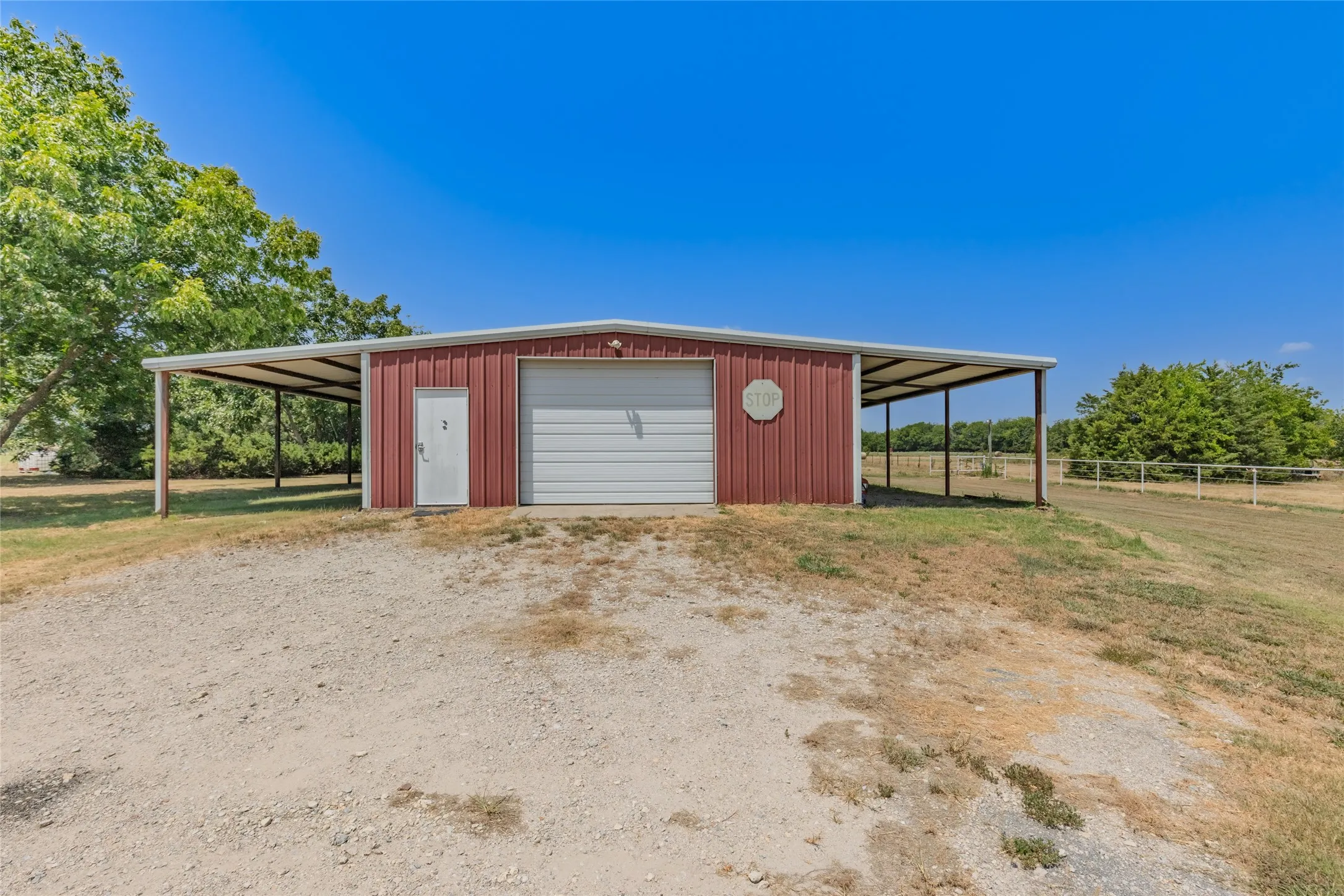 Single Family Residence For Sale in Rains County , 4886 White Rock, Lone Oak, Texas 75453, 3 Bedroom, 2 Bathroom, Garage spaces, 2,559 Sqft, built in 1993, Price $900,000, mls#21361159, Real Estate Agent in Lone Oak, Homes For Sale in Rains county, Homes For Sale in Lone Oak, Realtor in Lone Oak Texas, Real Estate Brokerage Independent Realty Texas, Luminita Cordes Realtor