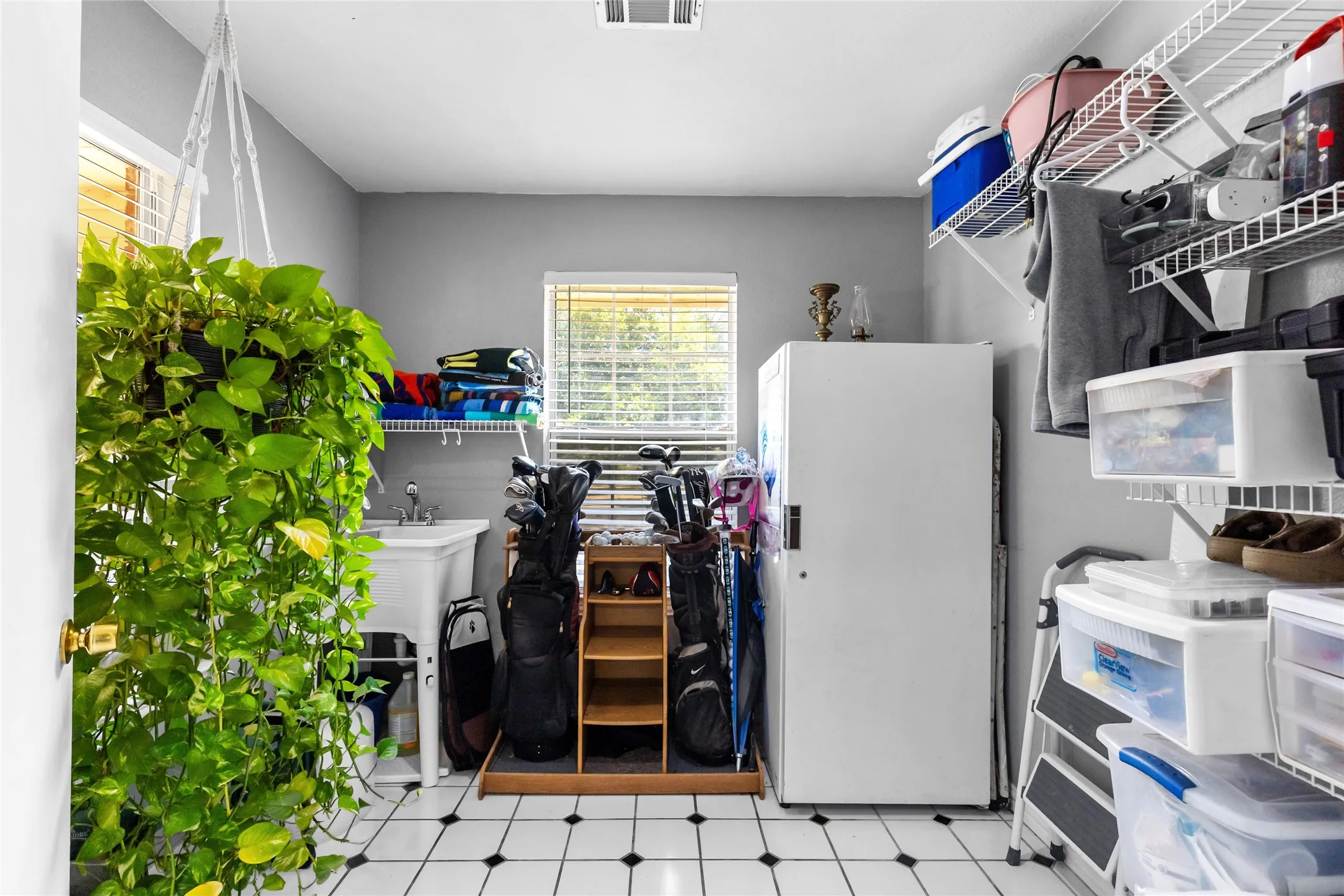Single Family Residence For Sale in Rains County , 4886 White Rock, Lone Oak, Texas 75453, 3 Bedroom, 2 Bathroom, Garage spaces, 2,559 Sqft, built in 1993, Price $900,000, mls#21361159, Real Estate Agent in Lone Oak, Homes For Sale in Rains county, Homes For Sale in Lone Oak, Realtor in Lone Oak Texas, Real Estate Brokerage Independent Realty Texas, Luminita Cordes Realtor