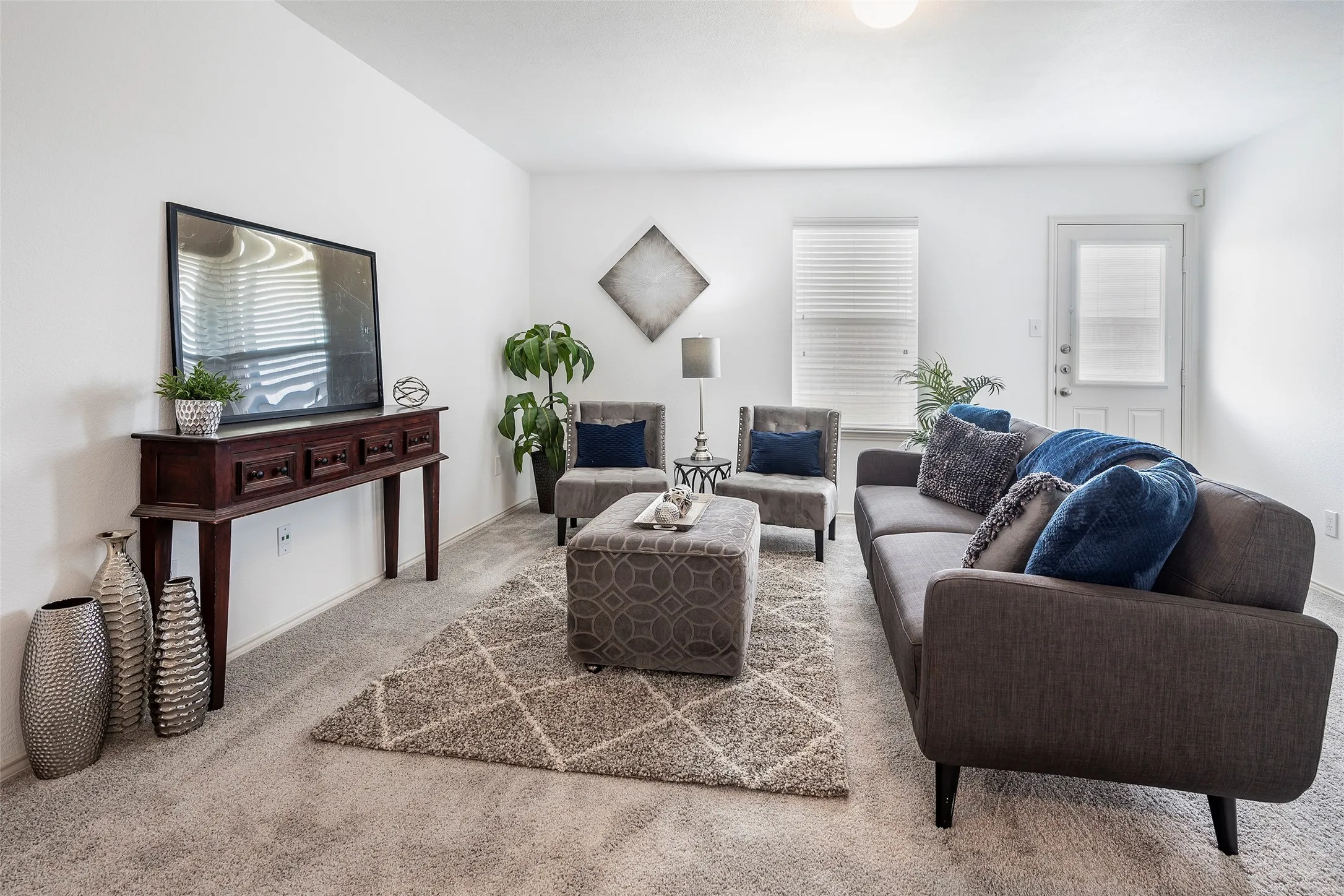 Single Family Residence For Rent in Denton County , 1505 Lone Pine Drive, Little Elm, Texas 75068, 3 Bedroom, 2 Bathroom, 2 Garage spaces, 1,269 Sqft, built in 2011, mls#21361347, Real Estate Agent in Little Elm, Homes For Rent in Denton county, Homes For Rent in Little Elm, Realtor in Little Elm Texas, Real Estate Brokerage Independent Realty Texas, Luminita Cordes Realtor
