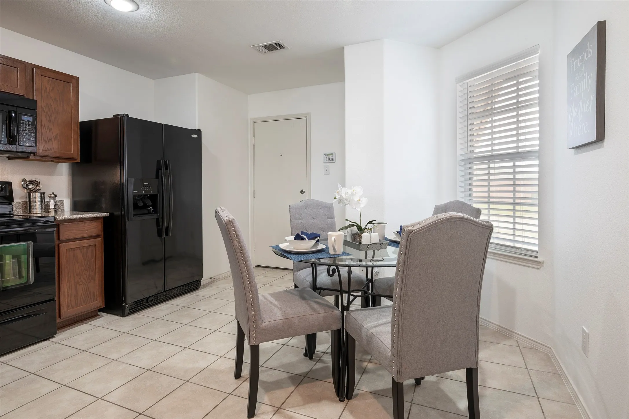 Single Family Residence For Rent in Denton County , 1505 Lone Pine Drive, Little Elm, Texas 75068, 3 Bedroom, 2 Bathroom, 2 Garage spaces, 1,269 Sqft, built in 2011, mls#21361347, Real Estate Agent in Little Elm, Homes For Rent in Denton county, Homes For Rent in Little Elm, Realtor in Little Elm Texas, Real Estate Brokerage Independent Realty Texas, Luminita Cordes Realtor