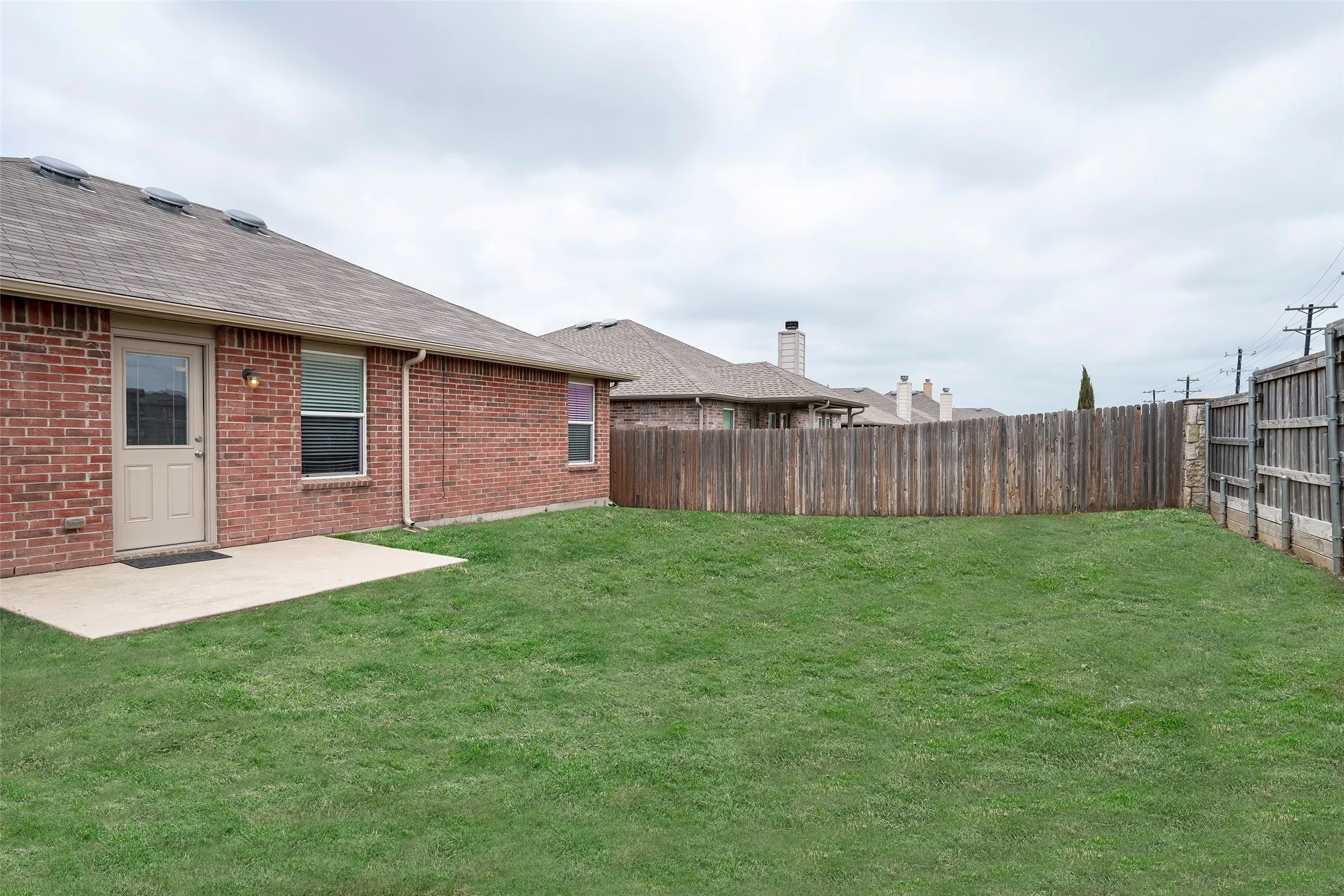 Single Family Residence For Rent in Denton County , 1505 Lone Pine Drive, Little Elm, Texas 75068, 3 Bedroom, 2 Bathroom, 2 Garage spaces, 1,269 Sqft, built in 2011, mls#21361347, Real Estate Agent in Little Elm, Homes For Rent in Denton county, Homes For Rent in Little Elm, Realtor in Little Elm Texas, Real Estate Brokerage Independent Realty Texas, Luminita Cordes Realtor