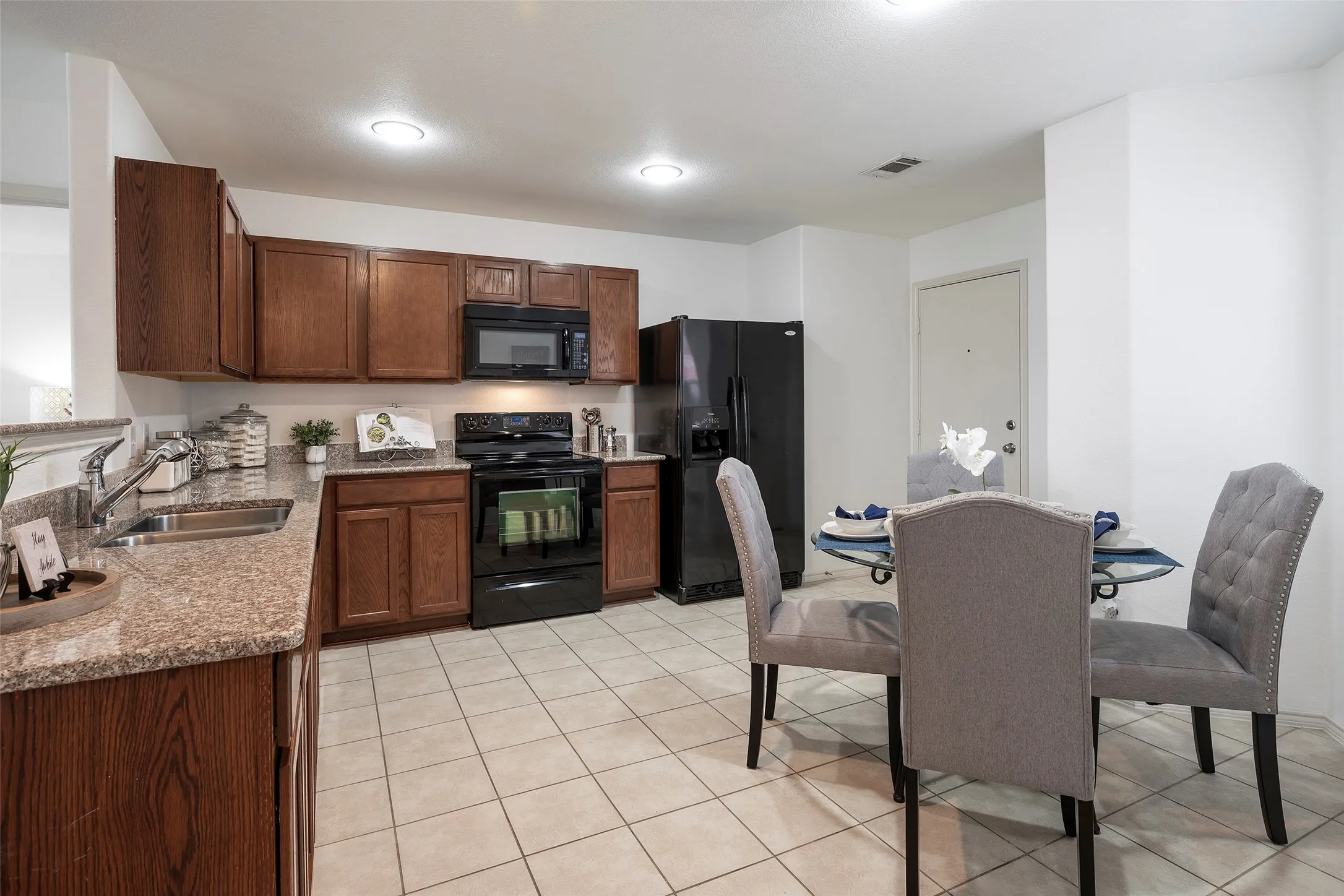 Single Family Residence For Rent in Denton County , 1505 Lone Pine Drive, Little Elm, Texas 75068, 3 Bedroom, 2 Bathroom, 2 Garage spaces, 1,269 Sqft, built in 2011, mls#21361347, Real Estate Agent in Little Elm, Homes For Rent in Denton county, Homes For Rent in Little Elm, Realtor in Little Elm Texas, Real Estate Brokerage Independent Realty Texas, Luminita Cordes Realtor