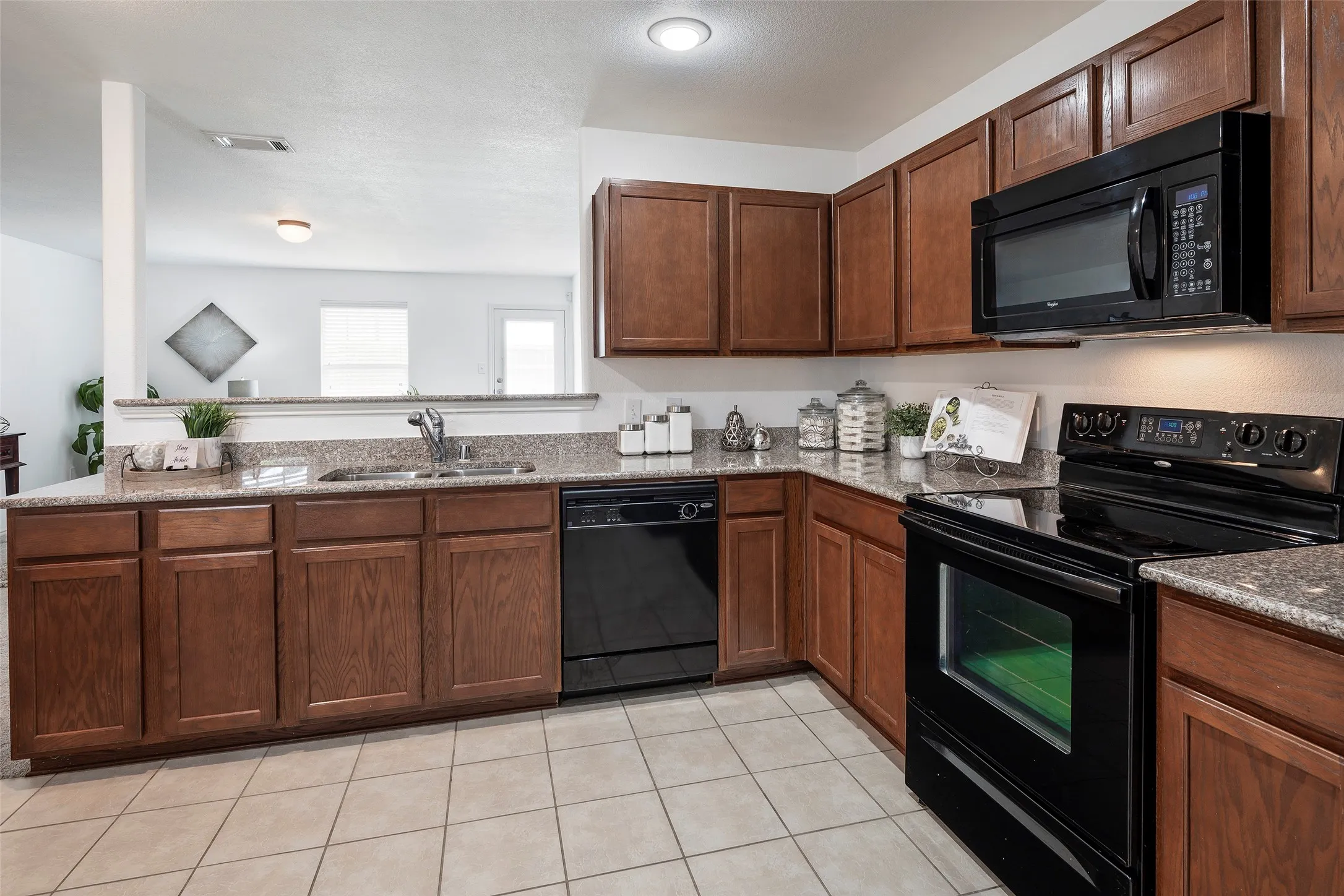 Single Family Residence For Rent in Denton County , 1505 Lone Pine Drive, Little Elm, Texas 75068, 3 Bedroom, 2 Bathroom, 2 Garage spaces, 1,269 Sqft, built in 2011, mls#21361347, Real Estate Agent in Little Elm, Homes For Rent in Denton county, Homes For Rent in Little Elm, Realtor in Little Elm Texas, Real Estate Brokerage Independent Realty Texas, Luminita Cordes Realtor