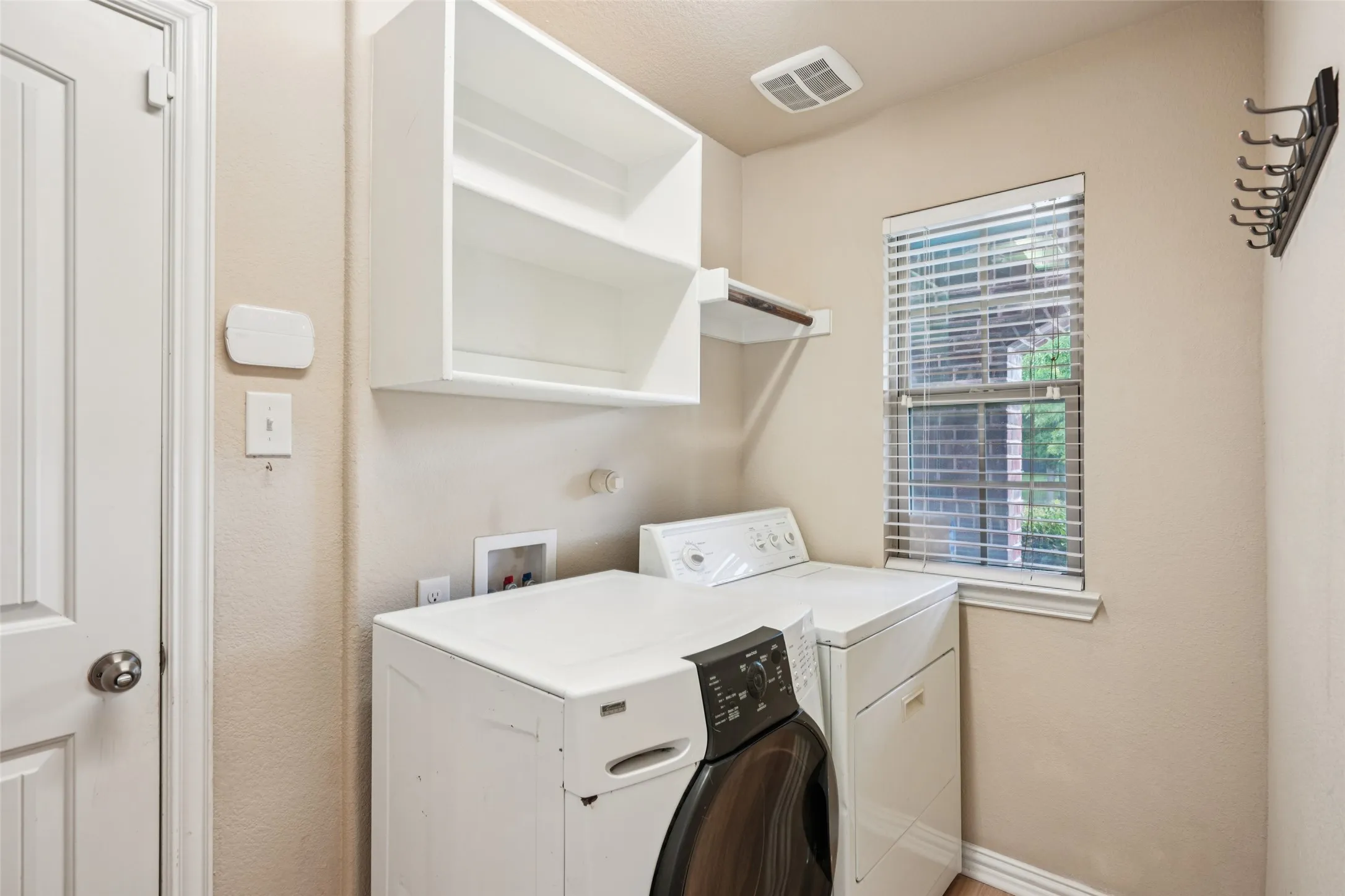Single Family Residence For Rent in Denton County , 15937 Alvarado Drive, Prosper, Texas 75078, 4 Bedroom, 2 Bathroom, 2 Garage spaces, 1,548 Sqft, built in 2014, mls#21361349, Real Estate Agent in Prosper, Homes For Rent in Denton county, Homes For Rent in Prosper, Realtor in Prosper Texas, Real Estate Brokerage Independent Realty Texas, Luminita Cordes Realtor