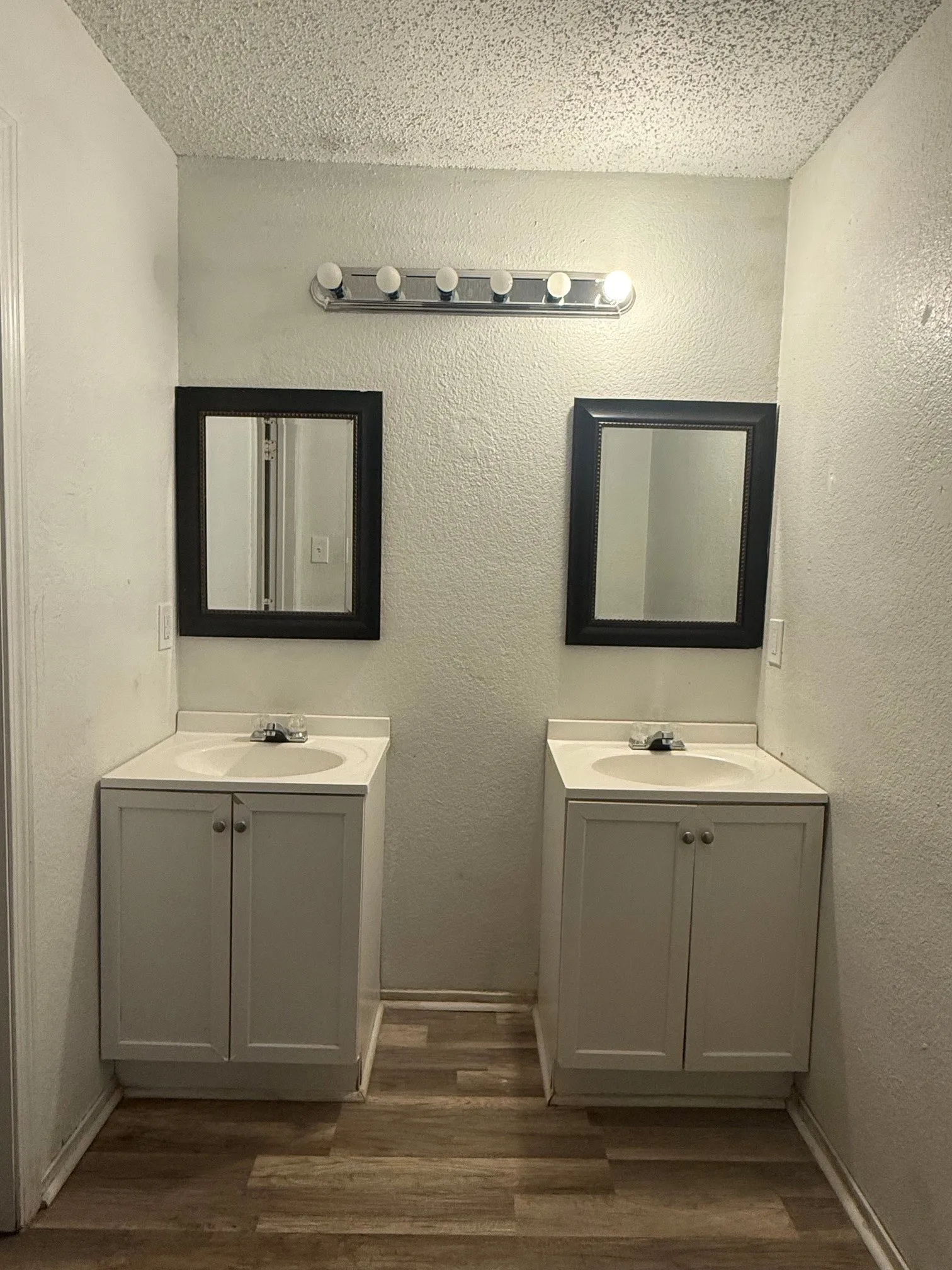 Single Family Residence For Rent in Dallas County , 4451 Posada Drive, Dallas, Texas 75211, 3 Bedroom, 2 Bathroom, 1 Garage spaces, 1,276 Sqft, built in 1998, mls#21361354, Real Estate Agent in Dallas, Homes For Rent in Dallas county, Homes For Rent in Dallas, Realtor in Dallas Texas, Real Estate Brokerage Independent Realty Texas, Luminita Cordes Realtor