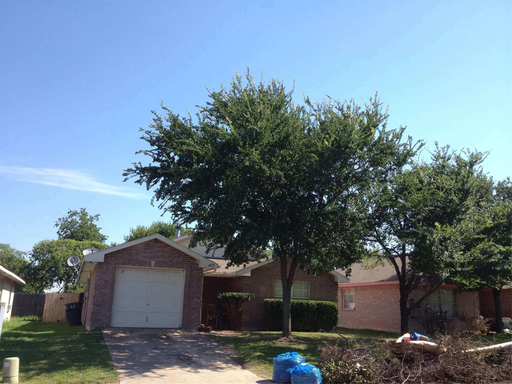 Single Family Residence For Rent in Dallas County , 4451 Posada Drive, Dallas, Texas 75211, 3 Bedroom, 2 Bathroom, 1 Garage spaces, 1,276 Sqft, built in 1998, mls#21361354, Real Estate Agent in Dallas, Homes For Rent in Dallas county, Homes For Rent in Dallas, Realtor in Dallas Texas, Real Estate Brokerage Independent Realty Texas, Luminita Cordes Realtor