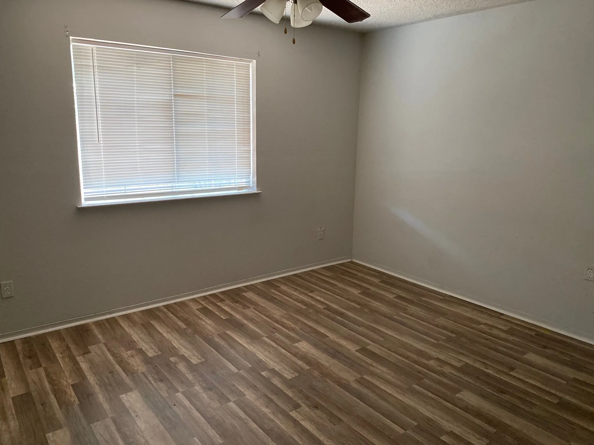 Single Family Residence For Rent in Dallas County , 4451 Posada Drive, Dallas, Texas 75211, 3 Bedroom, 2 Bathroom, 1 Garage spaces, 1,276 Sqft, built in 1998, mls#21361354, Real Estate Agent in Dallas, Homes For Rent in Dallas county, Homes For Rent in Dallas, Realtor in Dallas Texas, Real Estate Brokerage Independent Realty Texas, Luminita Cordes Realtor