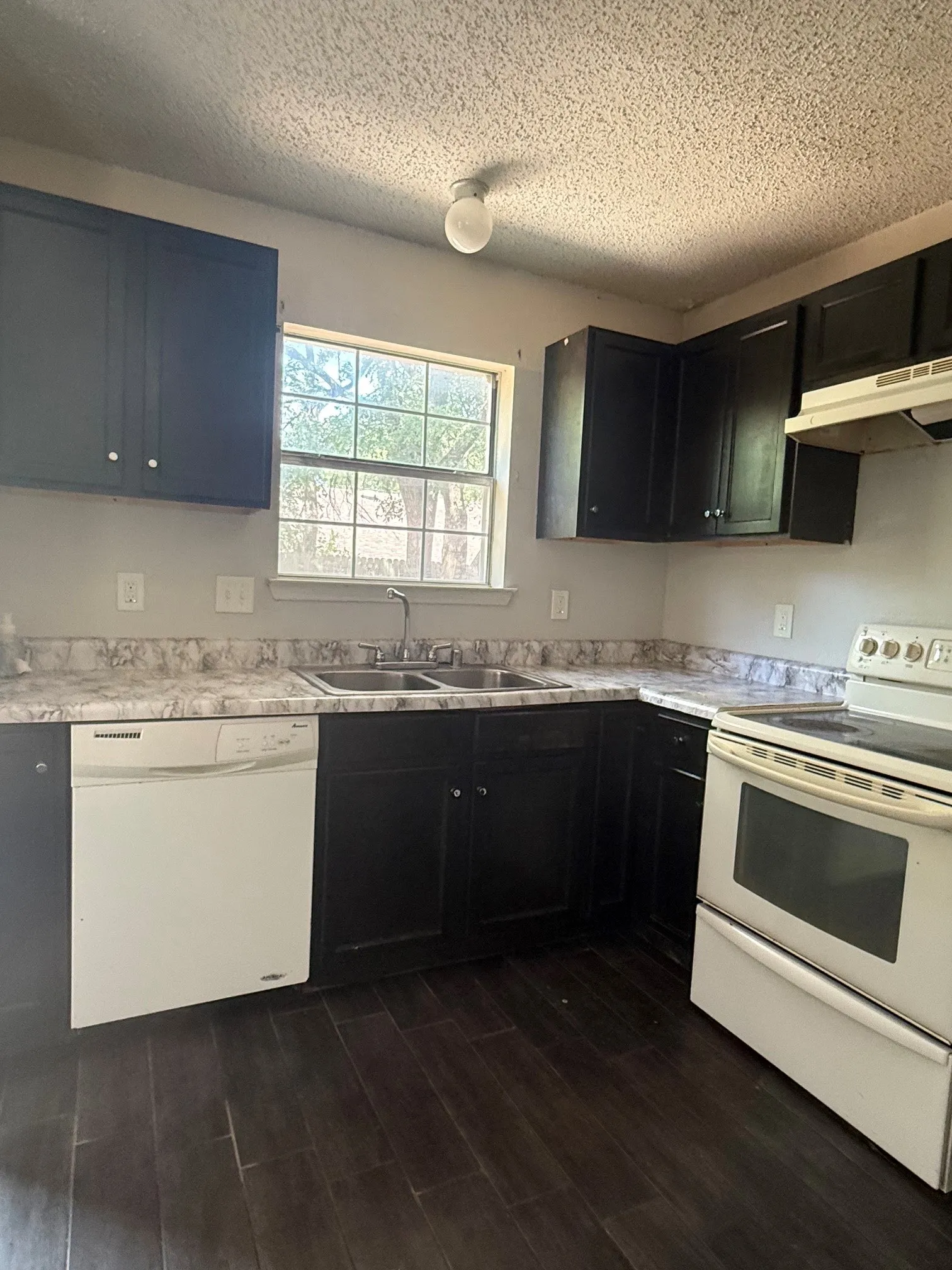 Single Family Residence For Rent in Dallas County , 4451 Posada Drive, Dallas, Texas 75211, 3 Bedroom, 2 Bathroom, 1 Garage spaces, 1,276 Sqft, built in 1998, mls#21361354, Real Estate Agent in Dallas, Homes For Rent in Dallas county, Homes For Rent in Dallas, Realtor in Dallas Texas, Real Estate Brokerage Independent Realty Texas, Luminita Cordes Realtor