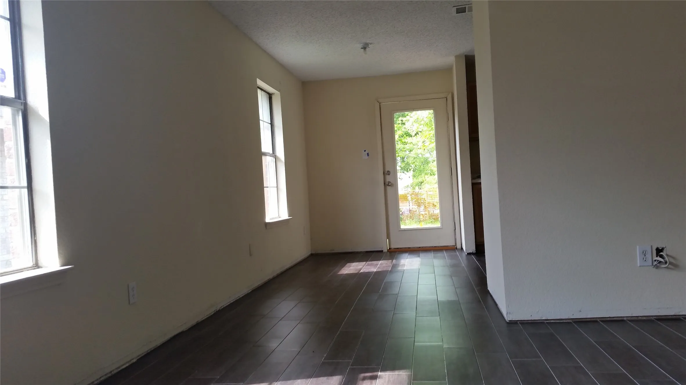 Single Family Residence For Rent in Dallas County , 4451 Posada Drive, Dallas, Texas 75211, 3 Bedroom, 2 Bathroom, 1 Garage spaces, 1,276 Sqft, built in 1998, mls#21361354, Real Estate Agent in Dallas, Homes For Rent in Dallas county, Homes For Rent in Dallas, Realtor in Dallas Texas, Real Estate Brokerage Independent Realty Texas, Luminita Cordes Realtor