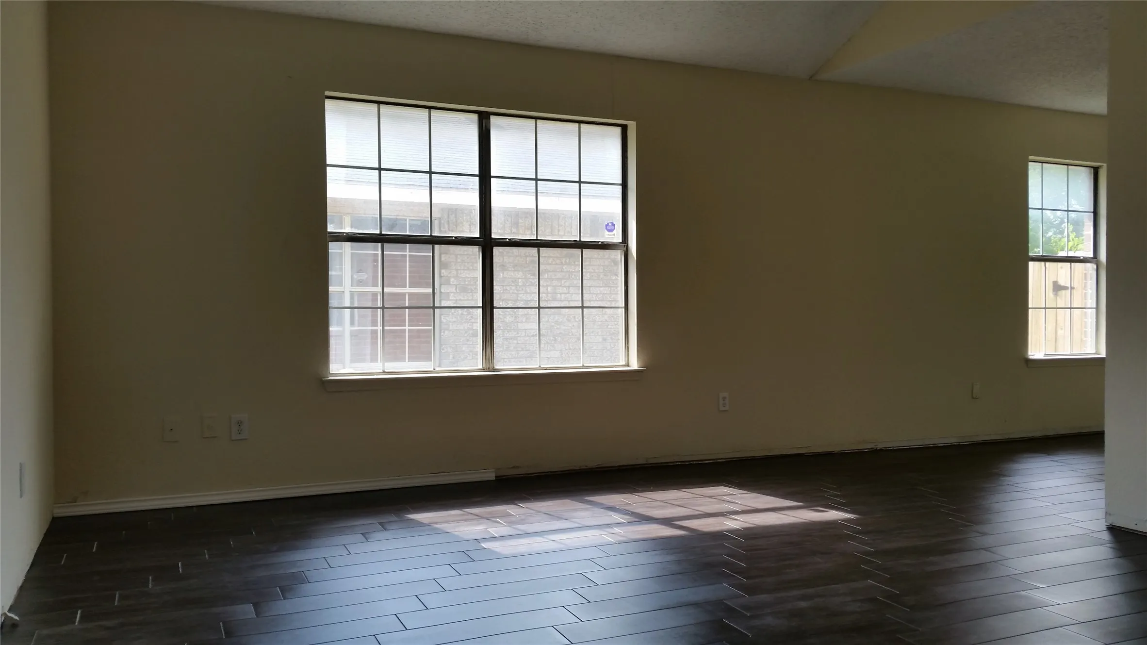 Single Family Residence For Rent in Dallas County , 4451 Posada Drive, Dallas, Texas 75211, 3 Bedroom, 2 Bathroom, 1 Garage spaces, 1,276 Sqft, built in 1998, mls#21361354, Real Estate Agent in Dallas, Homes For Rent in Dallas county, Homes For Rent in Dallas, Realtor in Dallas Texas, Real Estate Brokerage Independent Realty Texas, Luminita Cordes Realtor