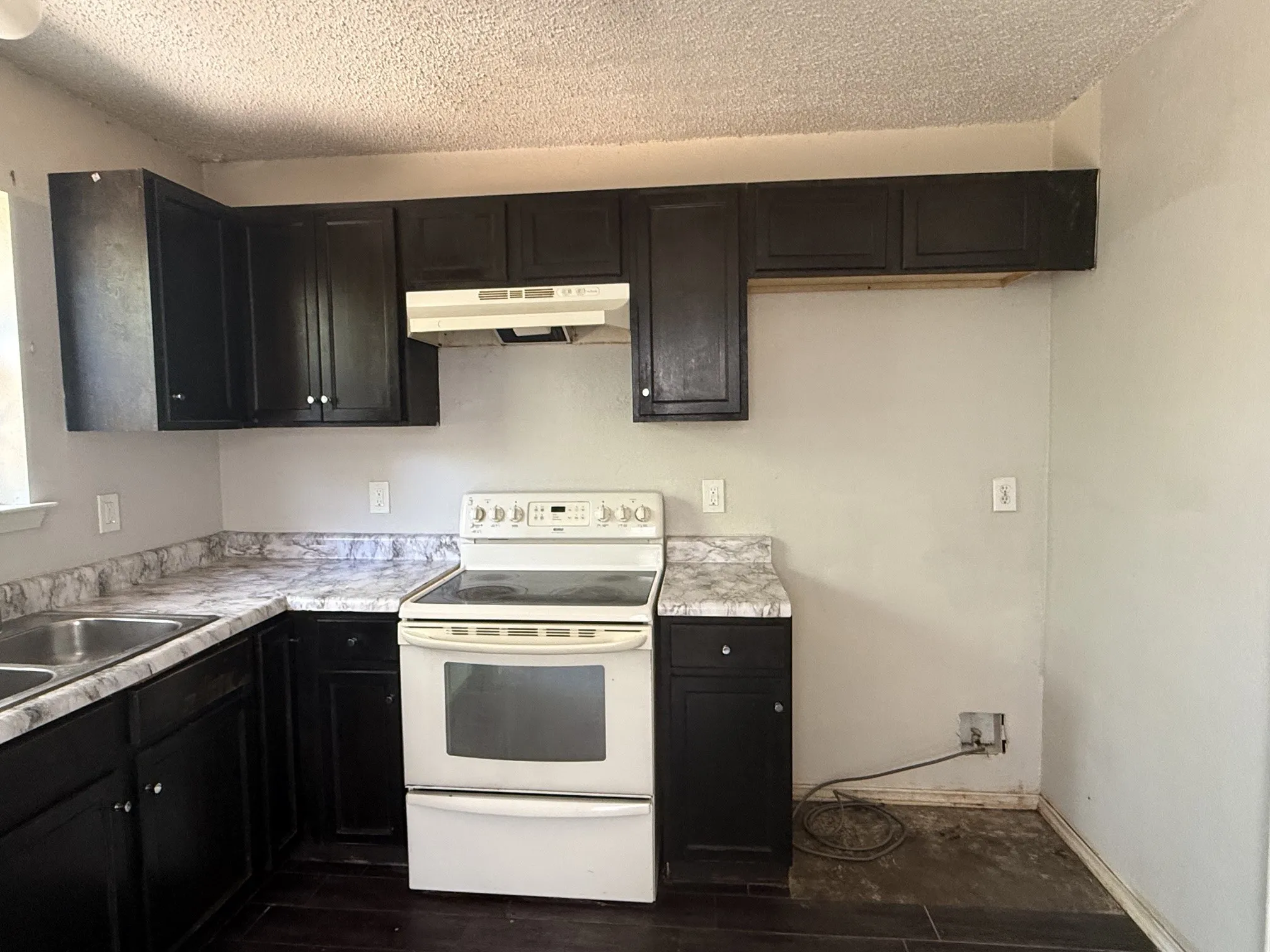 Single Family Residence For Rent in Dallas County , 4451 Posada Drive, Dallas, Texas 75211, 3 Bedroom, 2 Bathroom, 1 Garage spaces, 1,276 Sqft, built in 1998, mls#21361354, Real Estate Agent in Dallas, Homes For Rent in Dallas county, Homes For Rent in Dallas, Realtor in Dallas Texas, Real Estate Brokerage Independent Realty Texas, Luminita Cordes Realtor