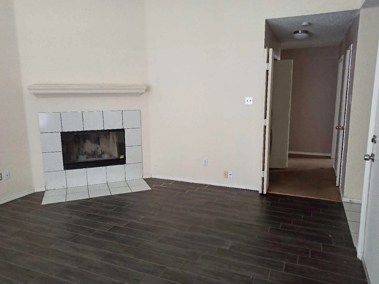 Single Family Residence For Rent in Dallas County , 4451 Posada Drive, Dallas, Texas 75211, 3 Bedroom, 2 Bathroom, 1 Garage spaces, 1,276 Sqft, built in 1998, mls#21361354, Real Estate Agent in Dallas, Homes For Rent in Dallas county, Homes For Rent in Dallas, Realtor in Dallas Texas, Real Estate Brokerage Independent Realty Texas, Luminita Cordes Realtor