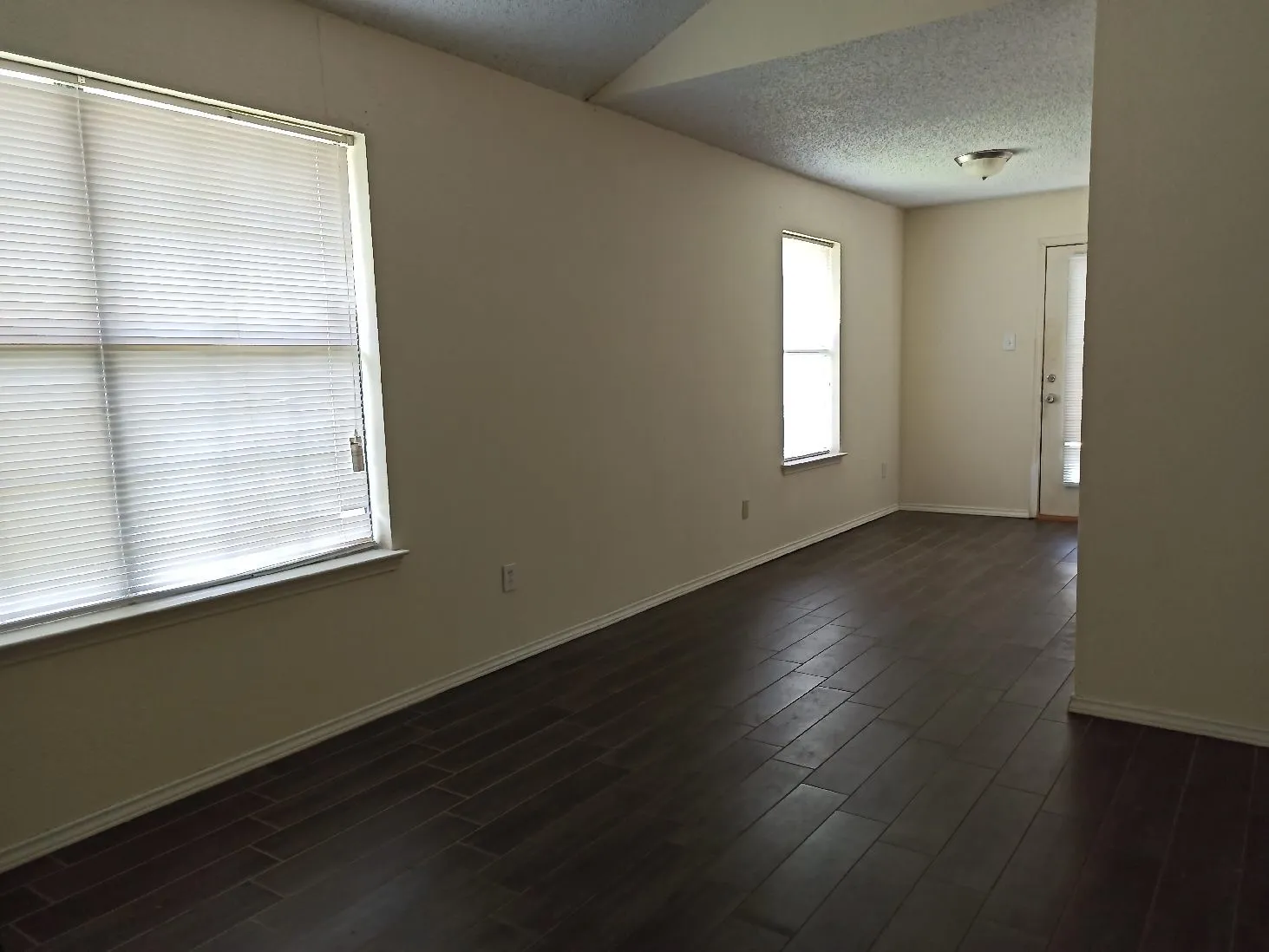 Single Family Residence For Rent in Dallas County , 4451 Posada Drive, Dallas, Texas 75211, 3 Bedroom, 2 Bathroom, 1 Garage spaces, 1,276 Sqft, built in 1998, mls#21361354, Real Estate Agent in Dallas, Homes For Rent in Dallas county, Homes For Rent in Dallas, Realtor in Dallas Texas, Real Estate Brokerage Independent Realty Texas, Luminita Cordes Realtor