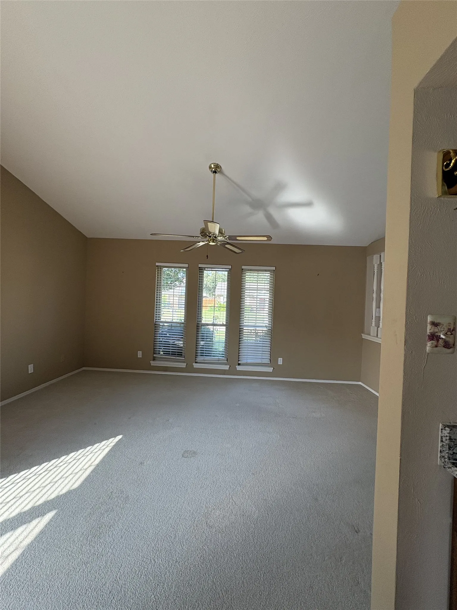 Single Family Residence For Sale in Dallas County , 3610 Willowood Drive, Garland, Texas 75040, 3 Bedroom, 2 Bathroom, 2 Garage spaces, 1,762 Sqft, built in 1984, mls#21361358, Real Estate Agent in Garland, Homes For Sale in Dallas county, Homes For Sale in Garland, Realtor in Garland Texas, Real Estate Brokerage Independent Realty Texas, Luminita Cordes Realtor