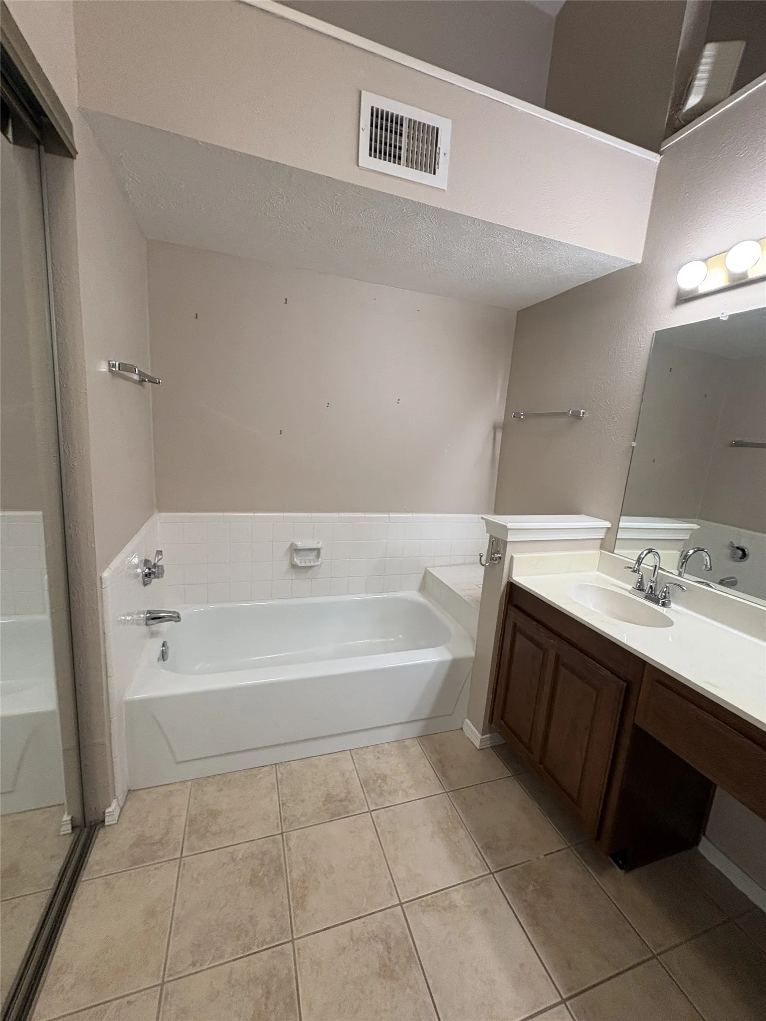 Single Family Residence For Sale in Dallas County , 3610 Willowood Drive, Garland, Texas 75040, 3 Bedroom, 2 Bathroom, 2 Garage spaces, 1,762 Sqft, built in 1984, mls#21361358, Real Estate Agent in Garland, Homes For Sale in Dallas county, Homes For Sale in Garland, Realtor in Garland Texas, Real Estate Brokerage Independent Realty Texas, Luminita Cordes Realtor