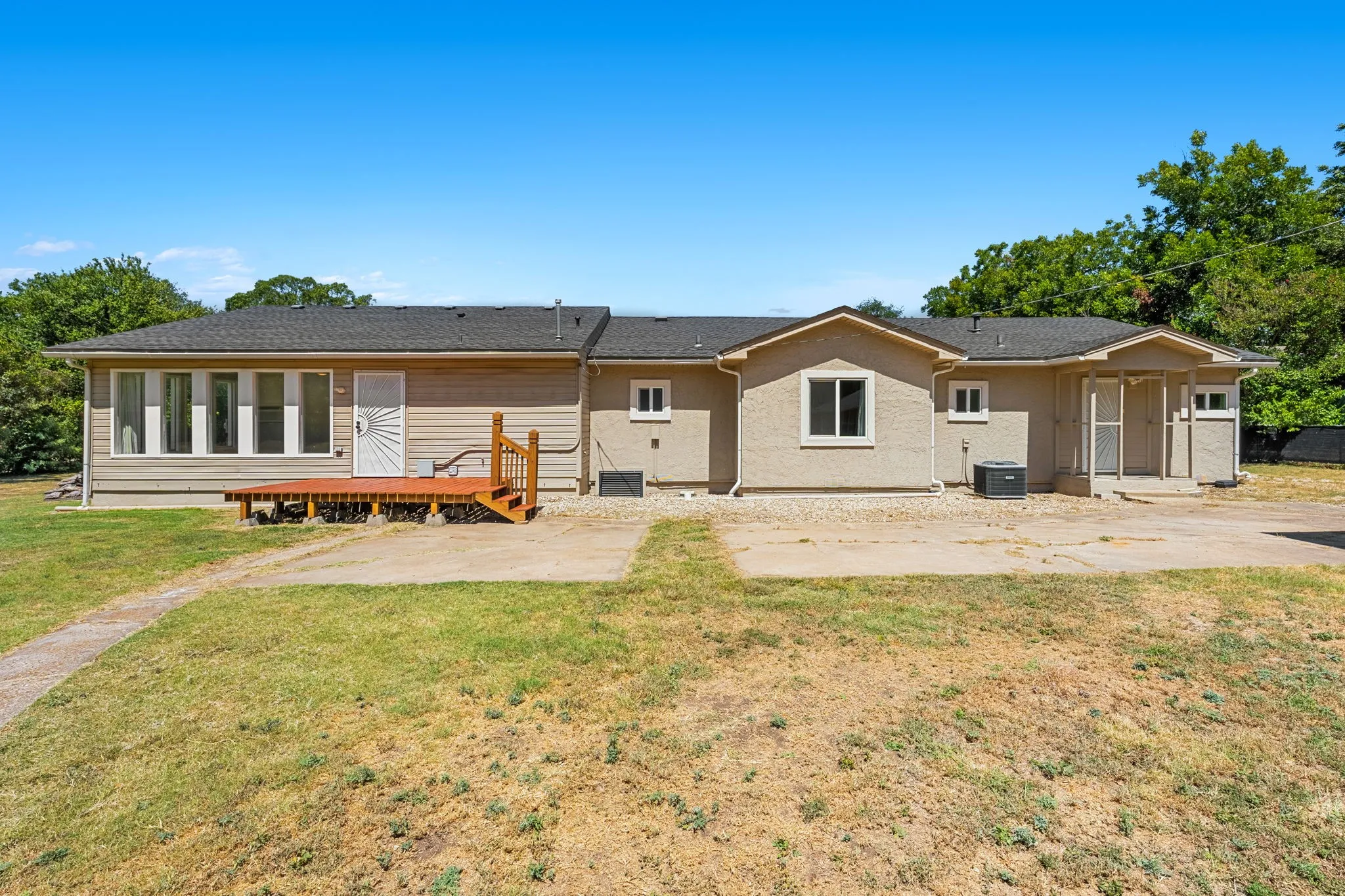 Single Family Residence For Sale in Mc Lennan County , 3524 N 27th Street, Waco, Texas 76708, 3 Bedroom, 3 Bathroom, 4 Garage spaces, 2,521 Sqft, built in 1951, mls#21361348, Real Estate Agent in Waco, Homes For Sale in Mc Lennan county, Homes For Sale in Waco, Realtor in Waco Texas, Real Estate Brokerage Independent Realty Texas, Luminita Cordes Realtor