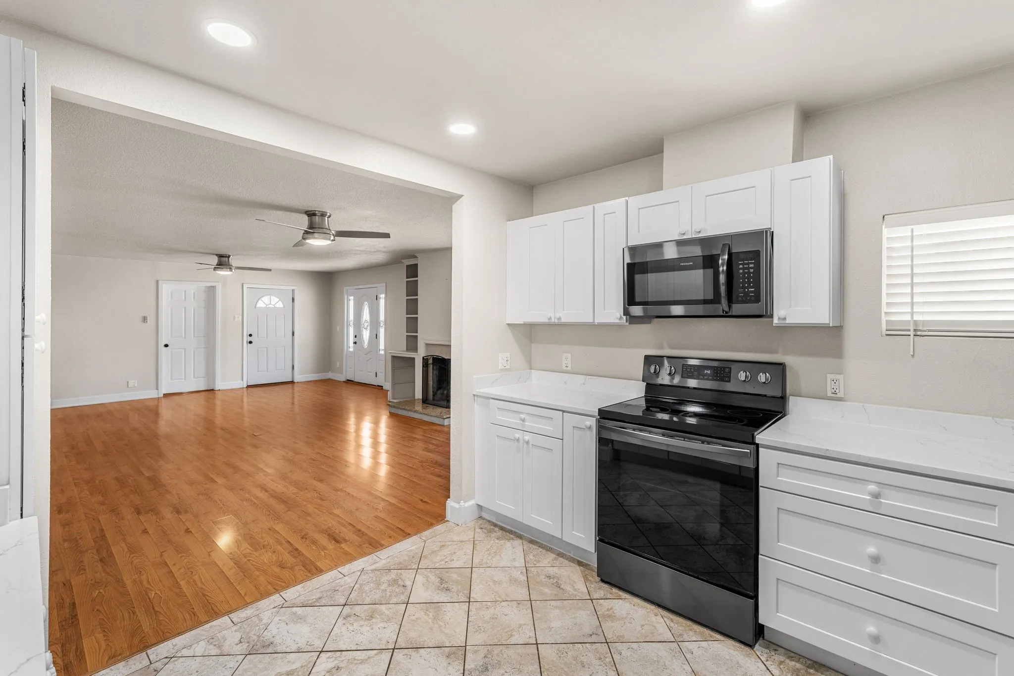 Single Family Residence For Sale in Mc Lennan County , 3524 N 27th Street, Waco, Texas 76708, 3 Bedroom, 3 Bathroom, 4 Garage spaces, 2,521 Sqft, built in 1951, mls#21361348, Real Estate Agent in Waco, Homes For Sale in Mc Lennan county, Homes For Sale in Waco, Realtor in Waco Texas, Real Estate Brokerage Independent Realty Texas, Luminita Cordes Realtor