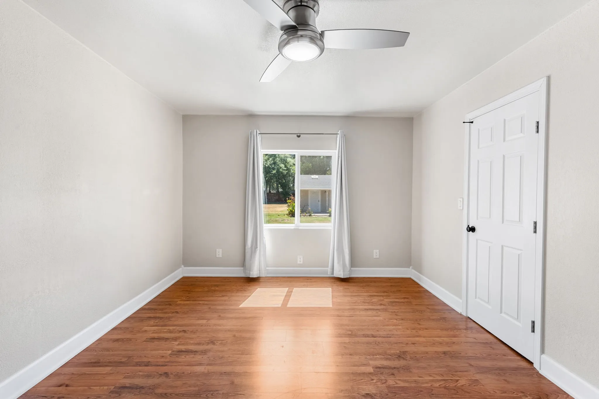 Single Family Residence For Sale in Mc Lennan County , 3524 N 27th Street, Waco, Texas 76708, 3 Bedroom, 3 Bathroom, 4 Garage spaces, 2,521 Sqft, built in 1951, mls#21361348, Real Estate Agent in Waco, Homes For Sale in Mc Lennan county, Homes For Sale in Waco, Realtor in Waco Texas, Real Estate Brokerage Independent Realty Texas, Luminita Cordes Realtor