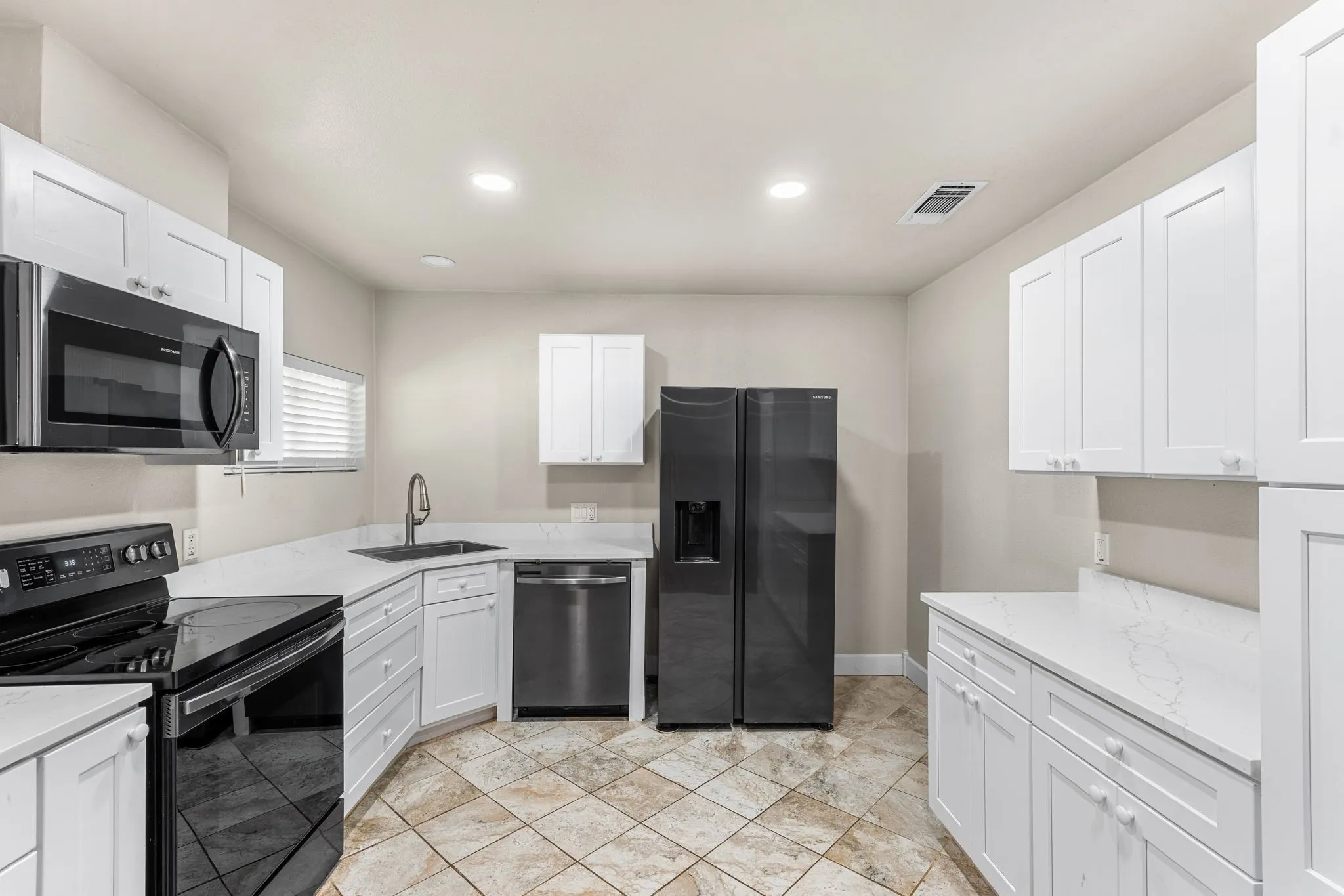 Single Family Residence For Sale in Mc Lennan County , 3524 N 27th Street, Waco, Texas 76708, 3 Bedroom, 3 Bathroom, 4 Garage spaces, 2,521 Sqft, built in 1951, mls#21361348, Real Estate Agent in Waco, Homes For Sale in Mc Lennan county, Homes For Sale in Waco, Realtor in Waco Texas, Real Estate Brokerage Independent Realty Texas, Luminita Cordes Realtor