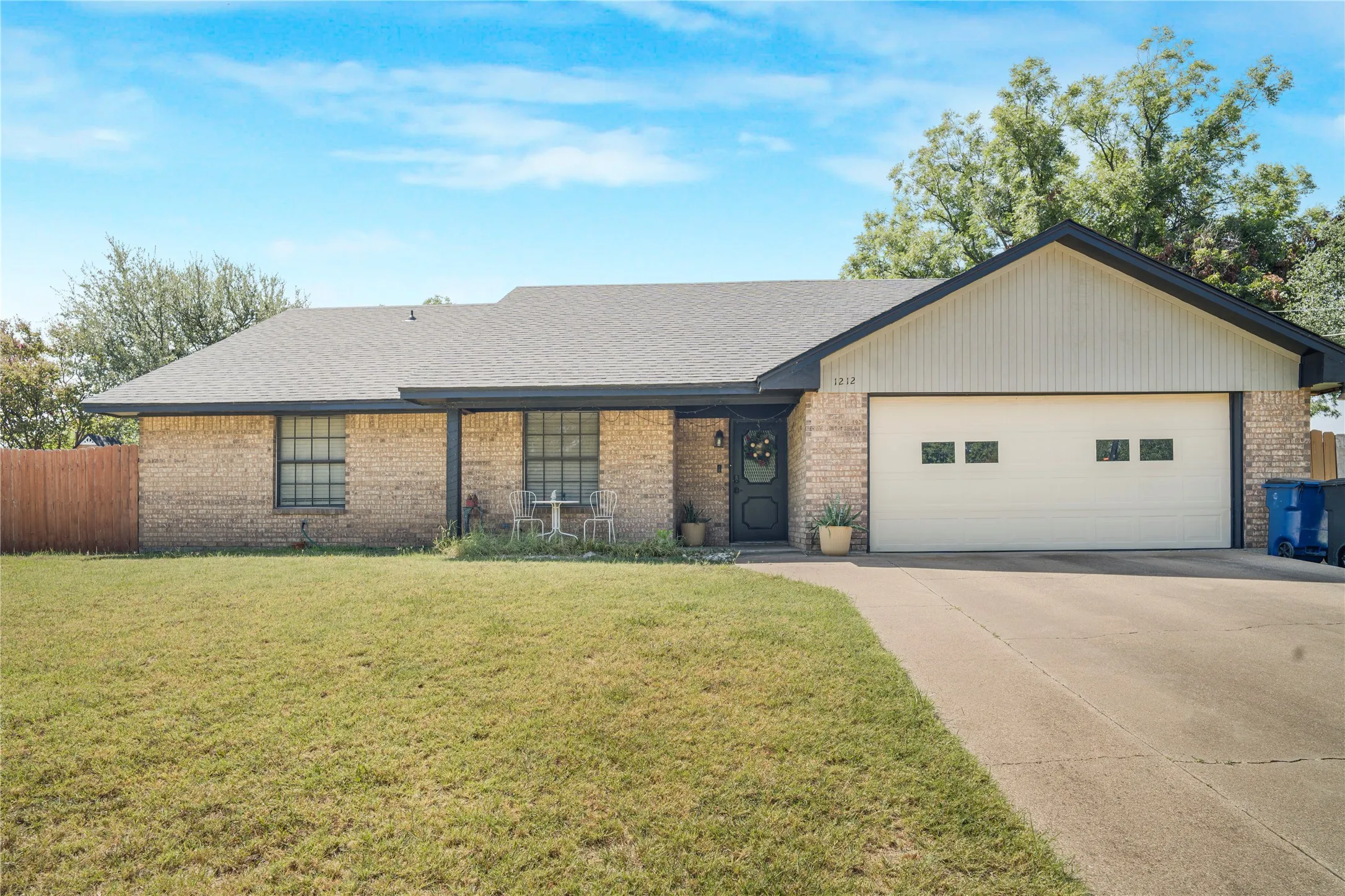 Single Family Residence For Sale in Hood County , 1212 4th Street, Granbury, Texas 76048, 3 Bedroom, 2 Bathroom, 2 Garage spaces, 1,817 Sqft, built in 1981, mls#21361356, Real Estate Agent in Granbury, Homes For Sale in Hood county, Homes For Sale in Granbury, Realtor in Granbury Texas, Real Estate Brokerage Independent Realty Texas, Luminita Cordes Realtor