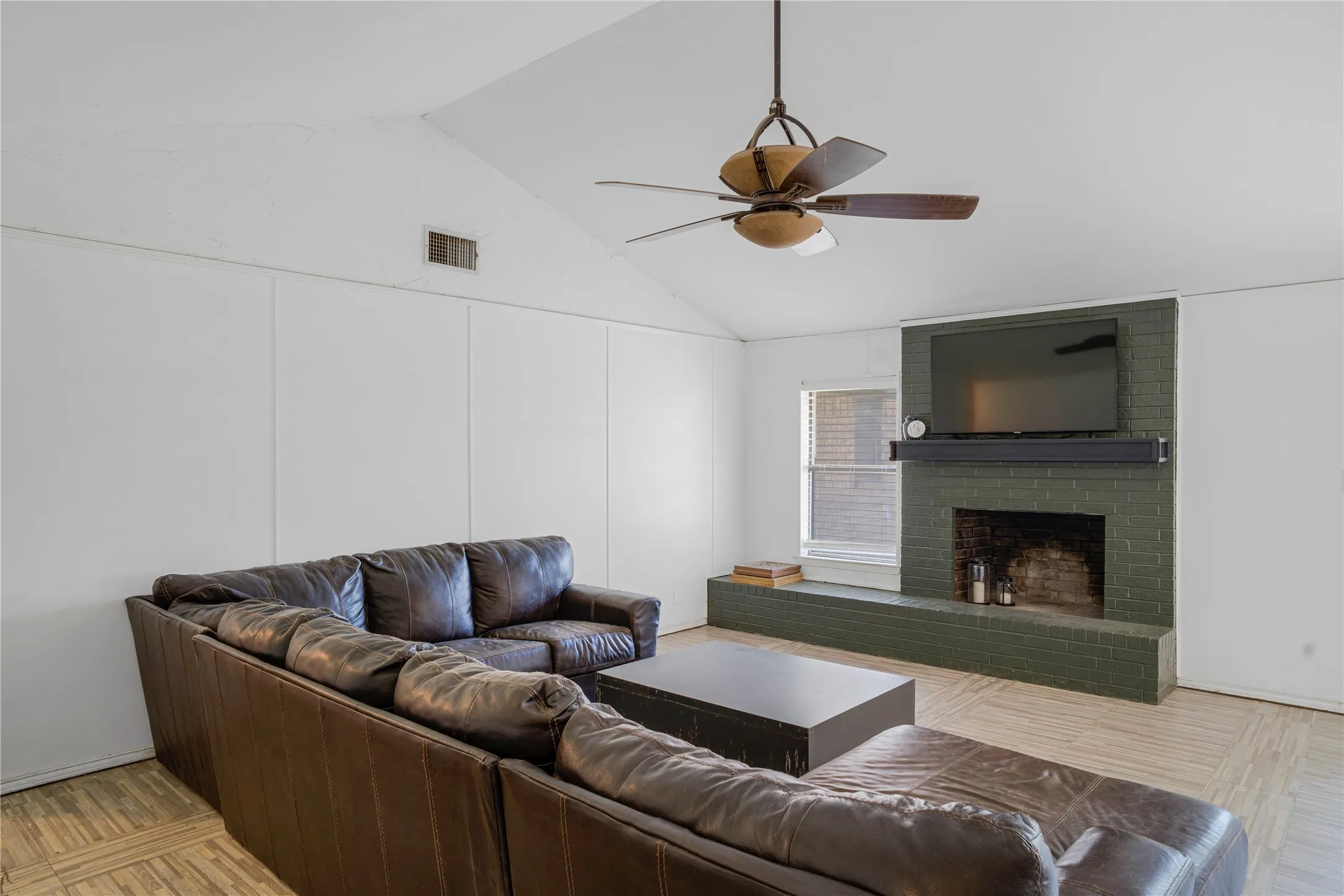 Single Family Residence For Sale in Hood County , 1212 4th Street, Granbury, Texas 76048, 3 Bedroom, 2 Bathroom, 2 Garage spaces, 1,817 Sqft, built in 1981, mls#21361356, Real Estate Agent in Granbury, Homes For Sale in Hood county, Homes For Sale in Granbury, Realtor in Granbury Texas, Real Estate Brokerage Independent Realty Texas, Luminita Cordes Realtor