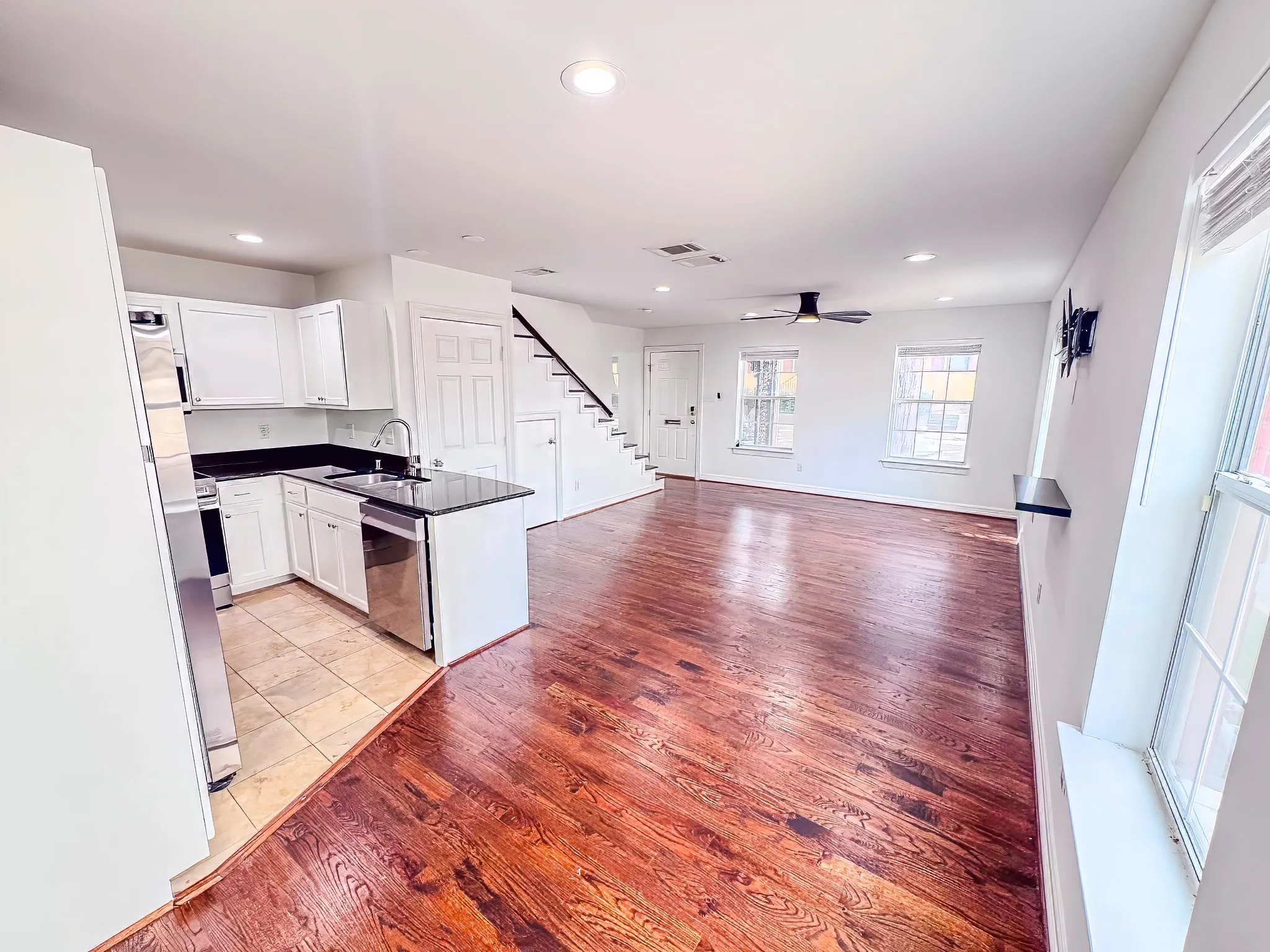 Condominium For Rent in Dallas County , 2809 Minert Street, Dallas, Texas 75219, 2 Bedroom, 2 Bathroom, Garage spaces, 1,023 Sqft, built in 1955, Price $1,800, mls#21361364, Real Estate Agent in Dallas, Homes For Rent in Dallas county, Homes For Rent in Dallas, Realtor in Dallas Texas, Real Estate Brokerage Independent Realty Texas, Luminita Cordes Realtor