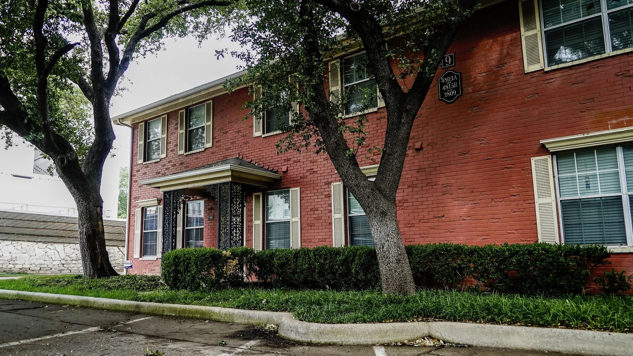 Condominium For Rent in Dallas County , 2809 Minert Street, Dallas, Texas 75219, 2 Bedroom, 2 Bathroom, Garage spaces, 1,023 Sqft, built in 1955, Price $1,800, mls#21361364, Real Estate Agent in Dallas, Homes For Rent in Dallas county, Homes For Rent in Dallas, Realtor in Dallas Texas, Real Estate Brokerage Independent Realty Texas, Luminita Cordes Realtor