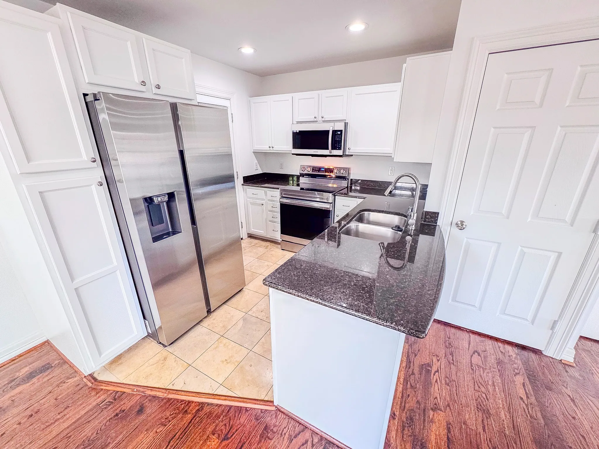 Condominium For Rent in Dallas County , 2809 Minert Street, Dallas, Texas 75219, 2 Bedroom, 2 Bathroom, Garage spaces, 1,023 Sqft, built in 1955, Price $1,800, mls#21361364, Real Estate Agent in Dallas, Homes For Rent in Dallas county, Homes For Rent in Dallas, Realtor in Dallas Texas, Real Estate Brokerage Independent Realty Texas, Luminita Cordes Realtor