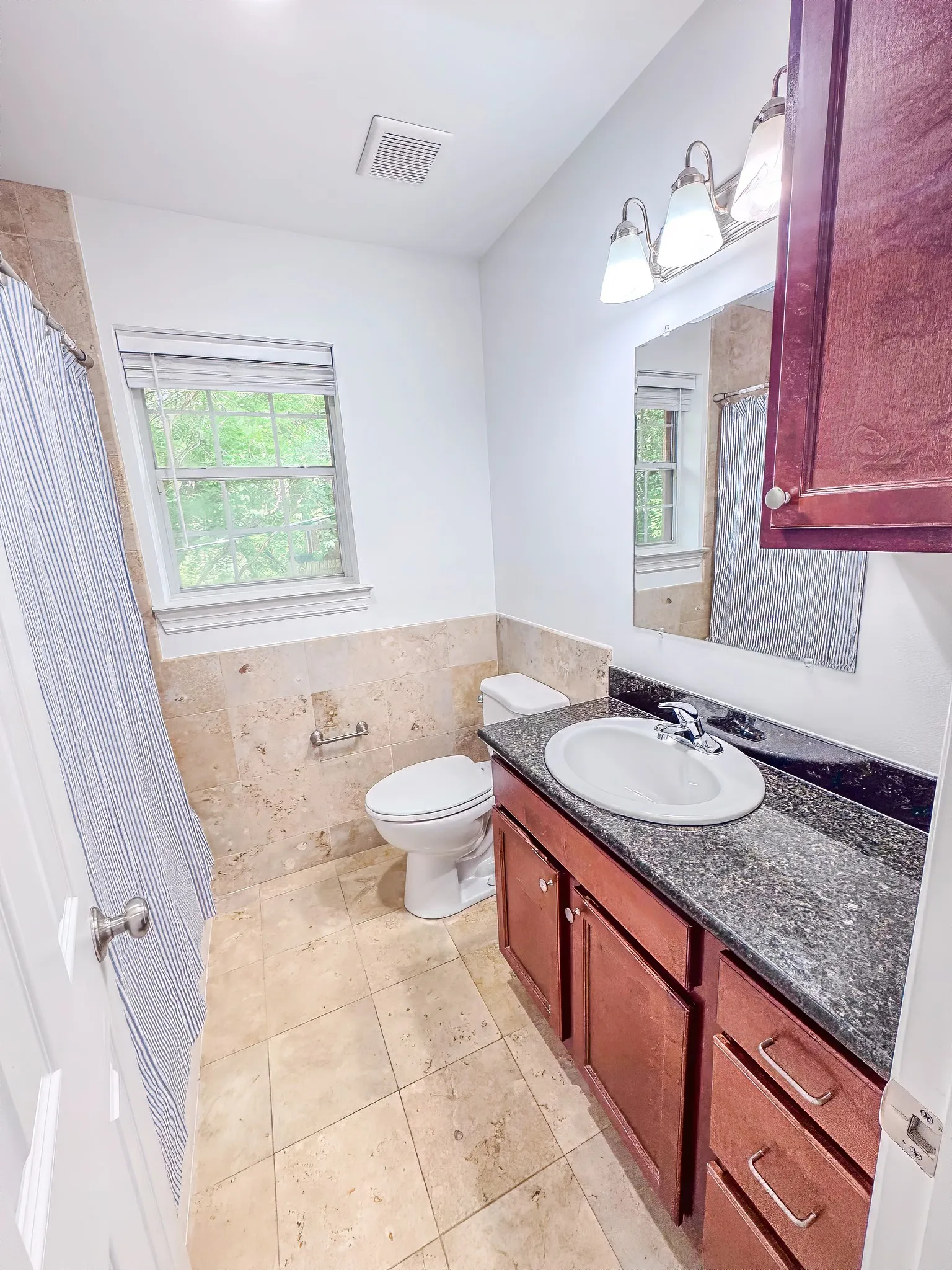 Condominium For Rent in Dallas County , 2809 Minert Street, Dallas, Texas 75219, 2 Bedroom, 2 Bathroom, Garage spaces, 1,023 Sqft, built in 1955, Price $1,800, mls#21361364, Real Estate Agent in Dallas, Homes For Rent in Dallas county, Homes For Rent in Dallas, Realtor in Dallas Texas, Real Estate Brokerage Independent Realty Texas, Luminita Cordes Realtor